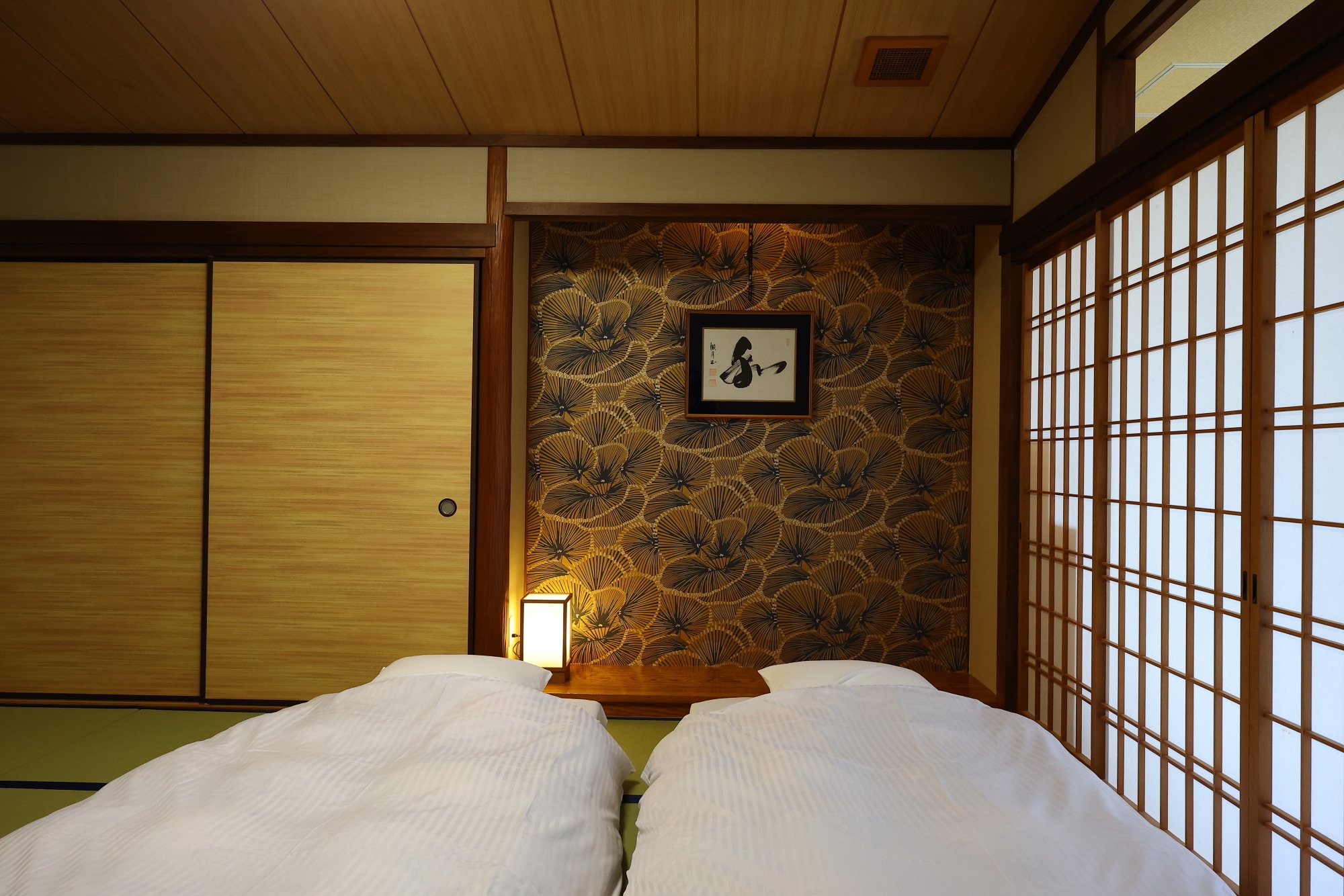 Family room with open-air bath (image of bedding)