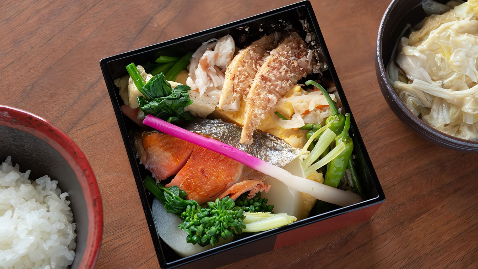 [Ví dụ về bữa sáng] Được chế biến đặc biệt bởi công ty cung cấp dịch vụ ăn uống "Hiroshi". Hãy thưởng thức món yuba ấm áp nấu với nước tương dashi đặc biệt của chúng tôi.