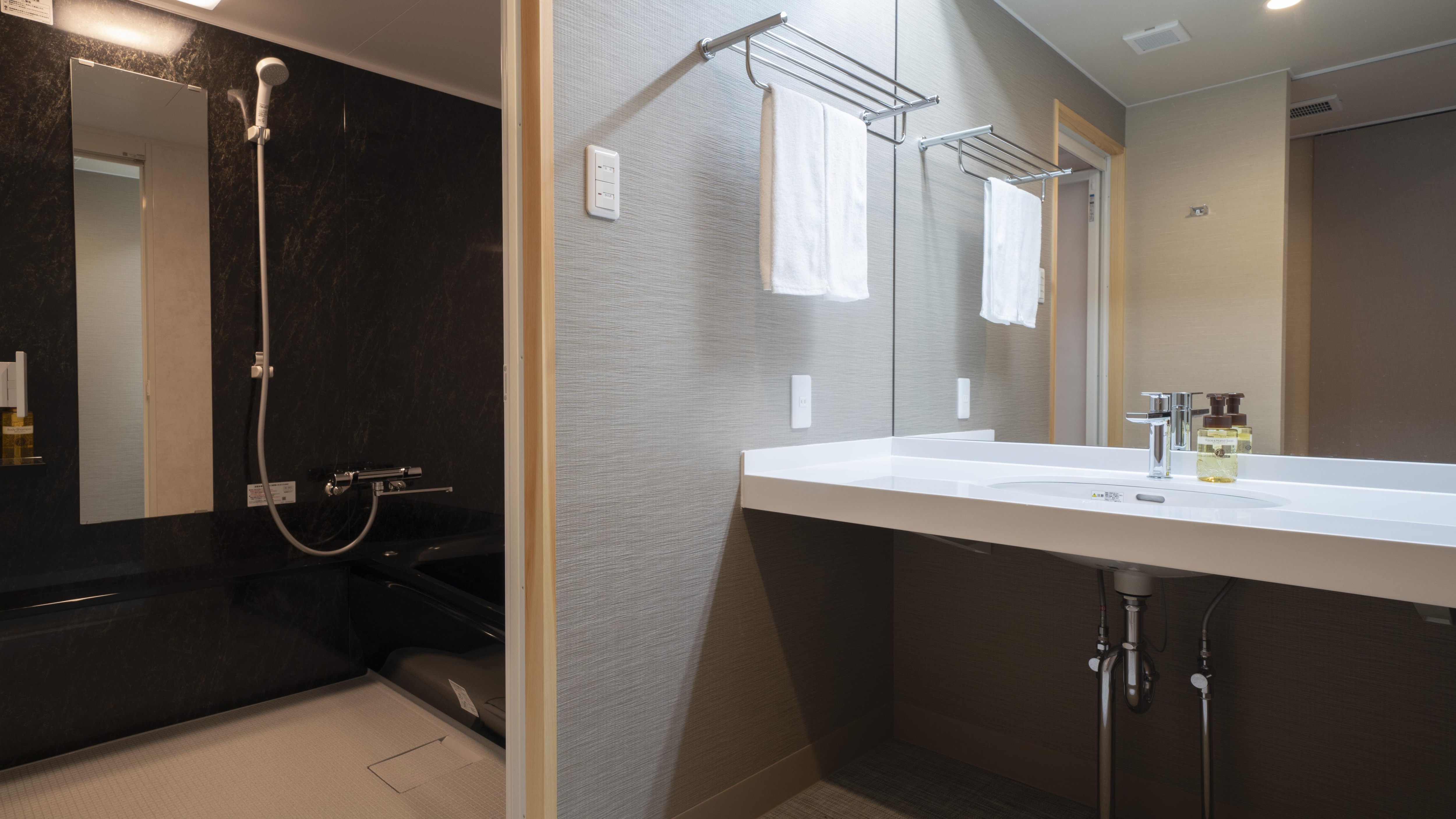 A standard room washroom.