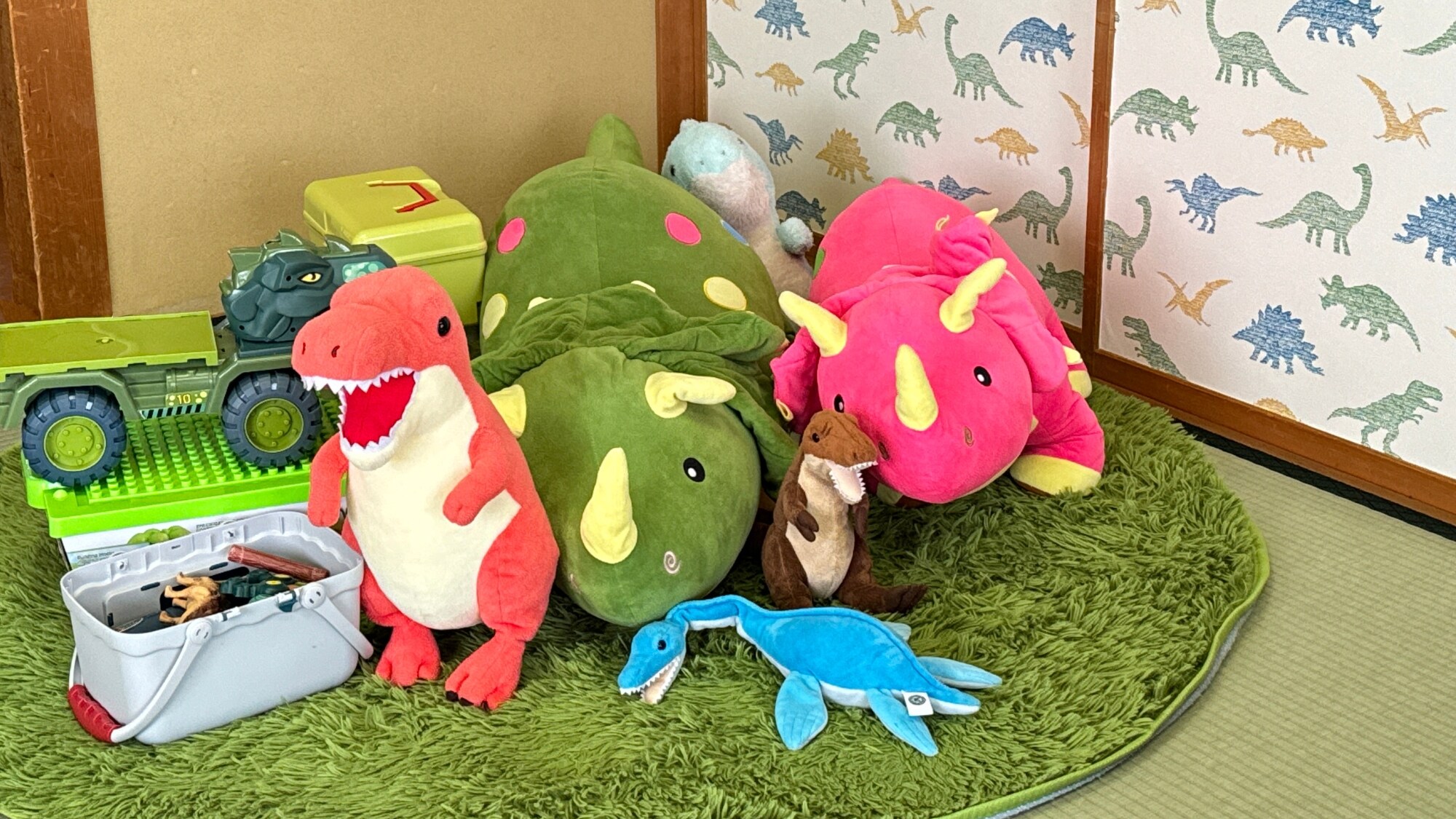 A dinosaur-themed concept room unique to Fukui
