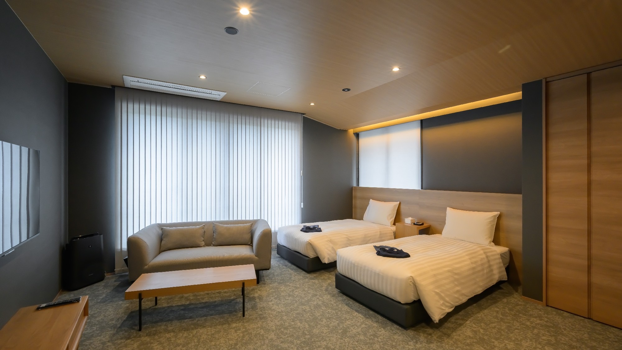 [Superior Twin] A spacious 32 square meter modern twin room.