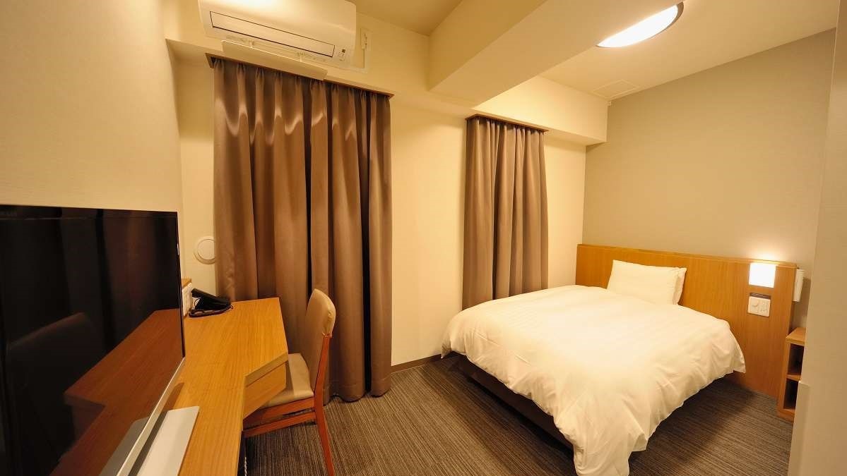 ◆ Semi-double room (non-smoking / smoking): 14.8㎡ ～ 17.7㎡, bed size 120 & times; 200cm