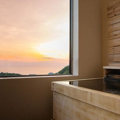客房內設有露天浴池(日落)