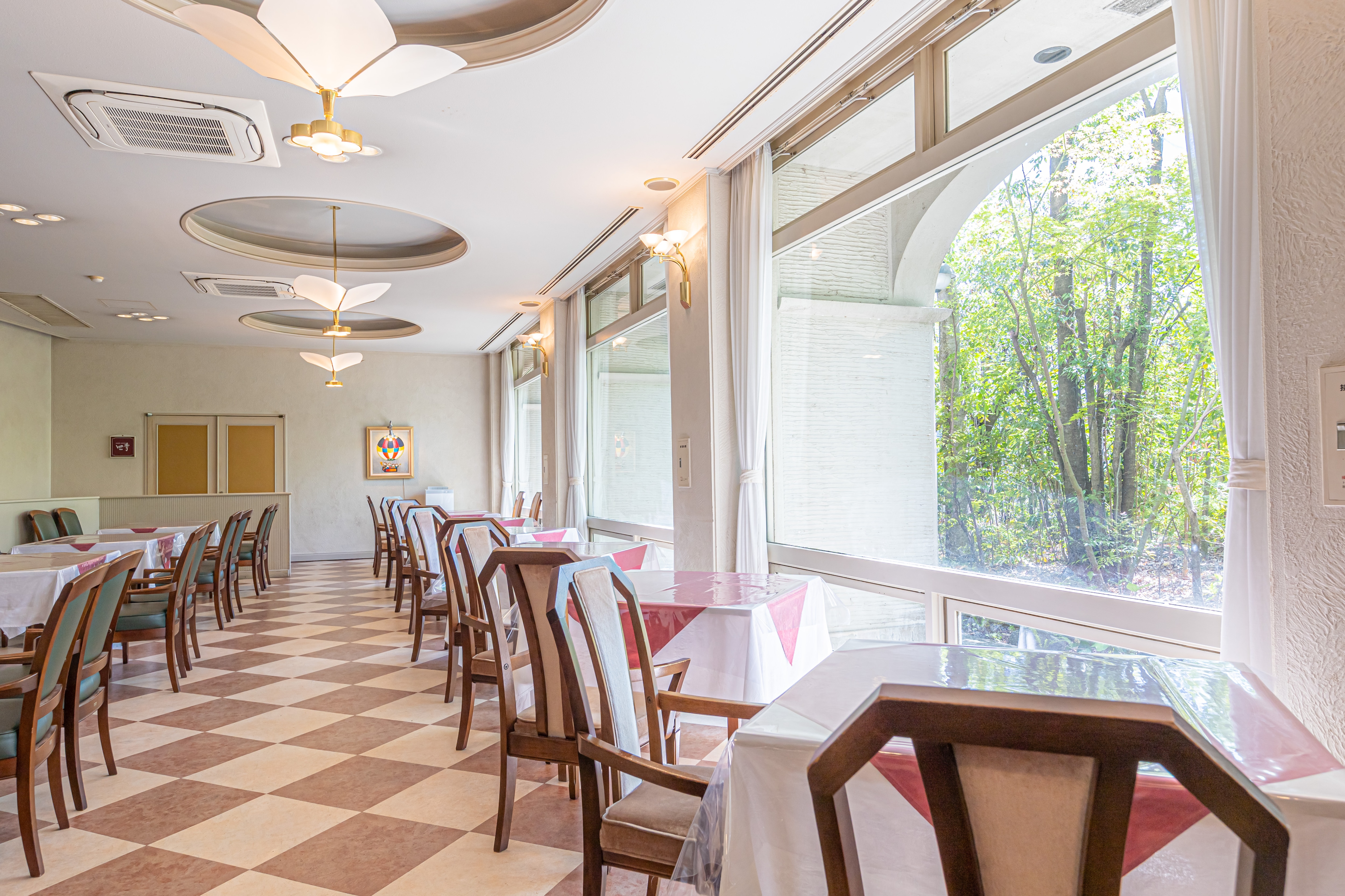 Enjoy a delicious meal in a bright restaurant with large windows (Breakfast 7:00-9:00)