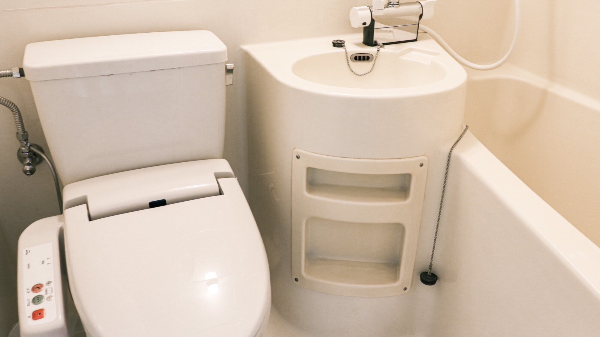 《Unit kamar tamu kamar mandi》