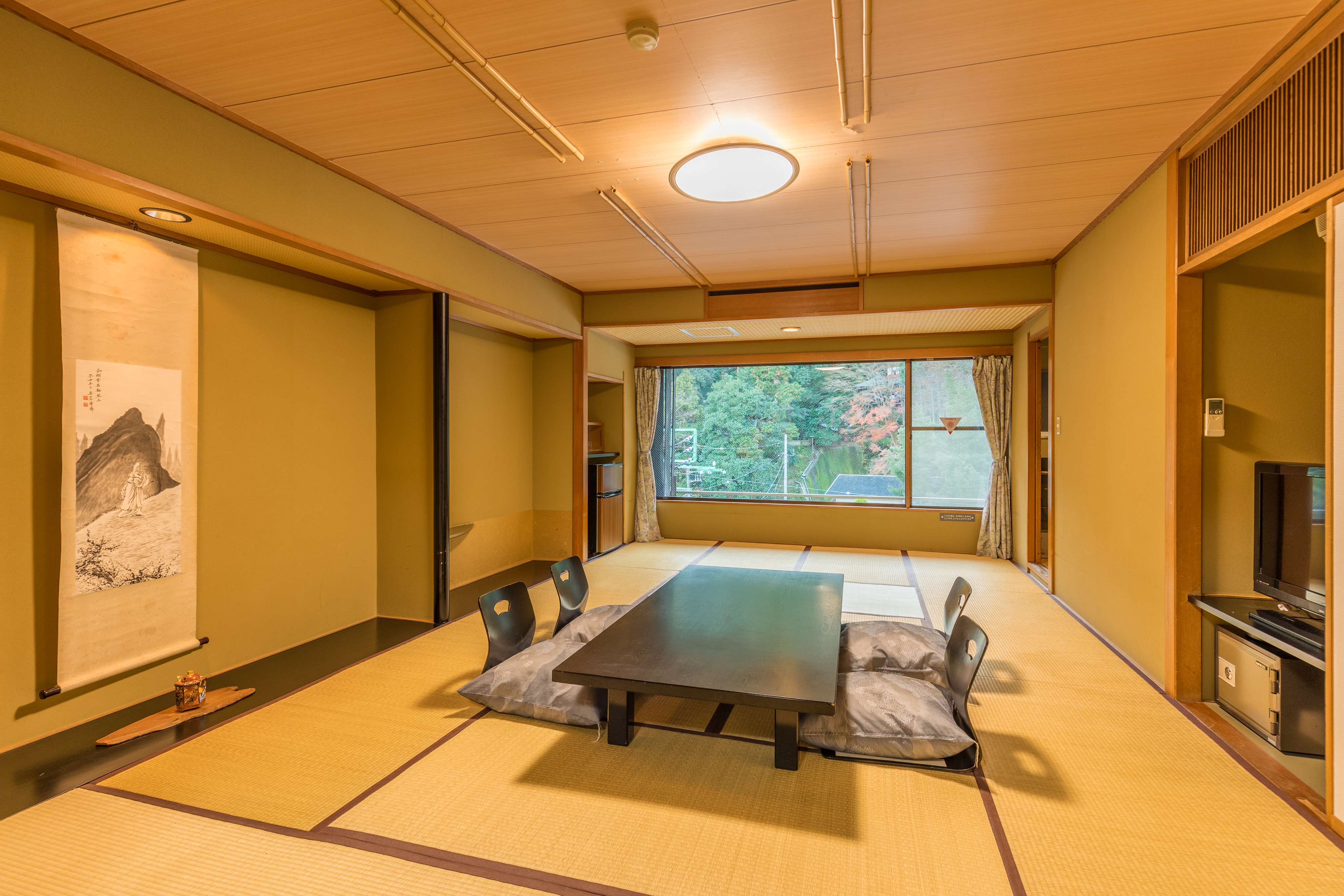 Japanese-style room 20 tatami mats