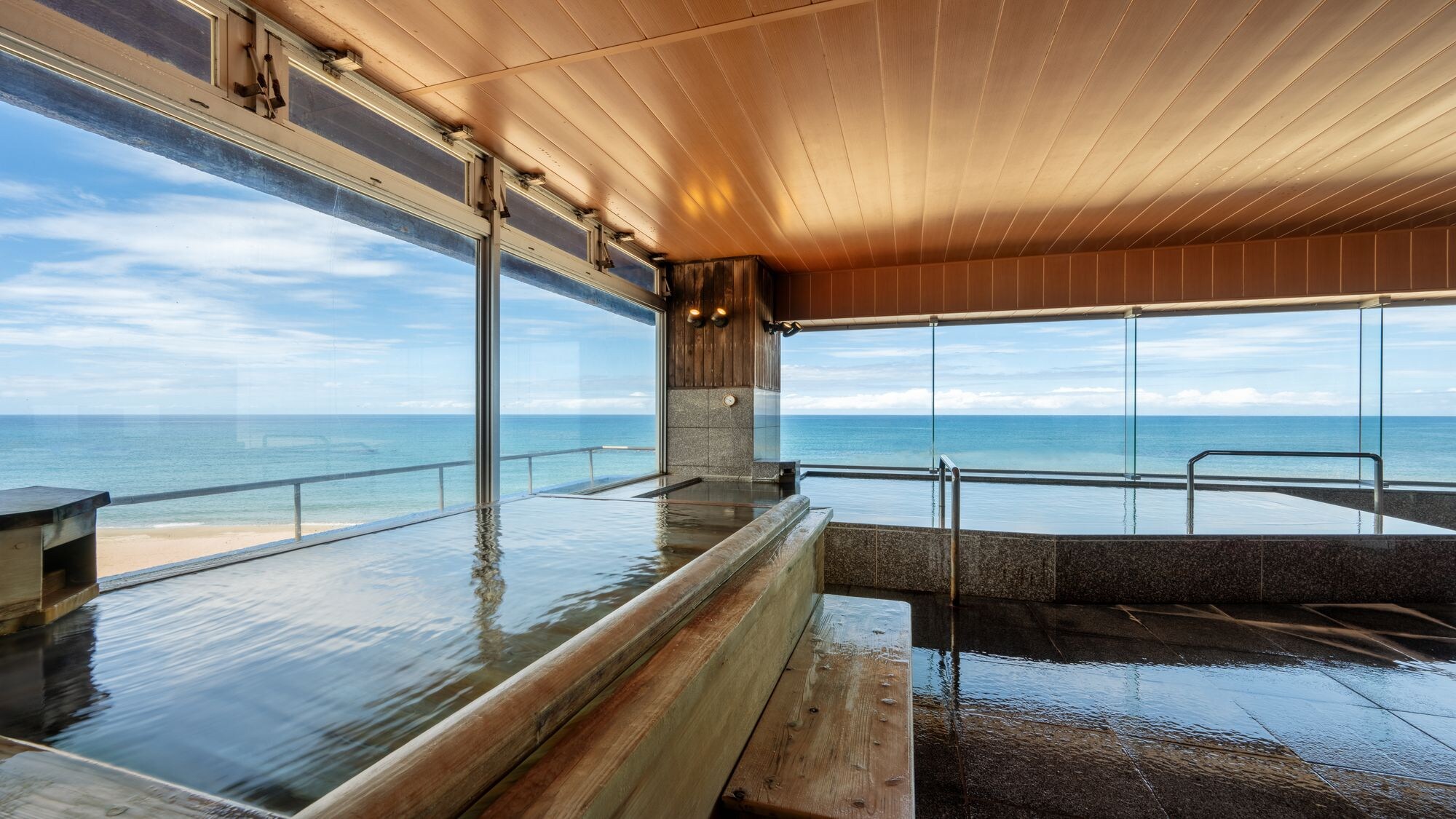 [Large public bath on the second floor] Equipped with bathtubs with different themes! Large public bath on the second floor (women's bath)