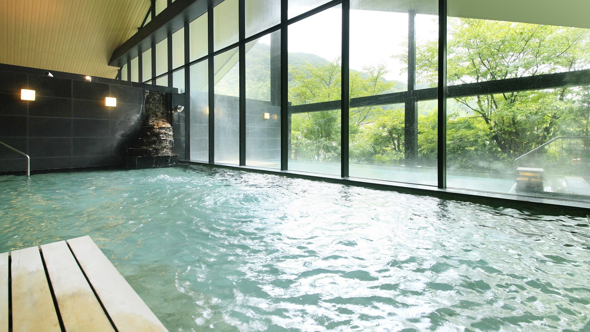 Seseragi no Yudokoro - Một ví dụ về nhà tắm công cộng lớn dành cho phụ nữ