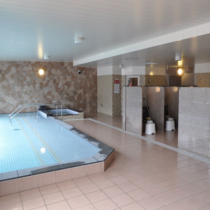 Large communal bath 4