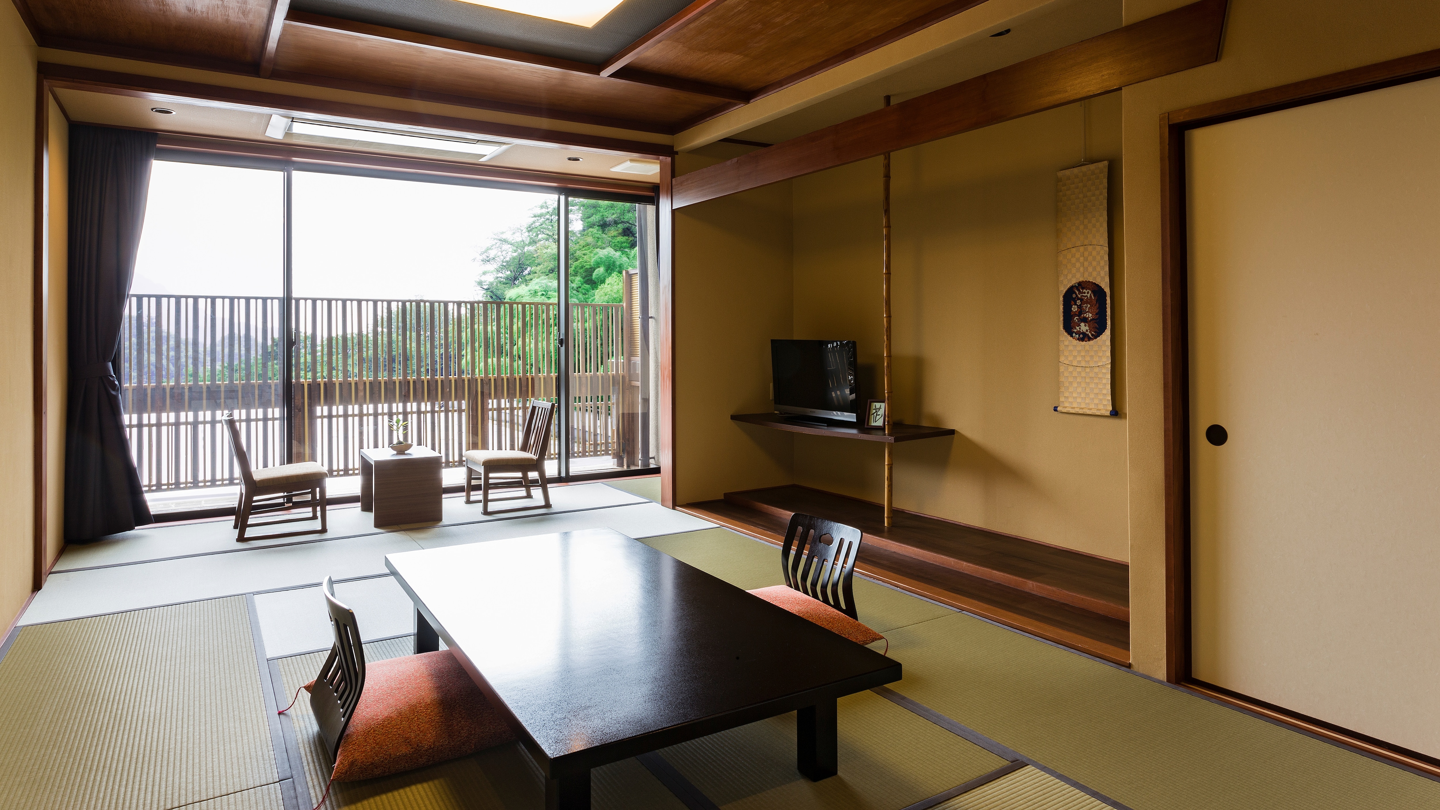[12 tatami mat room] This is a standard type room of the hotel.