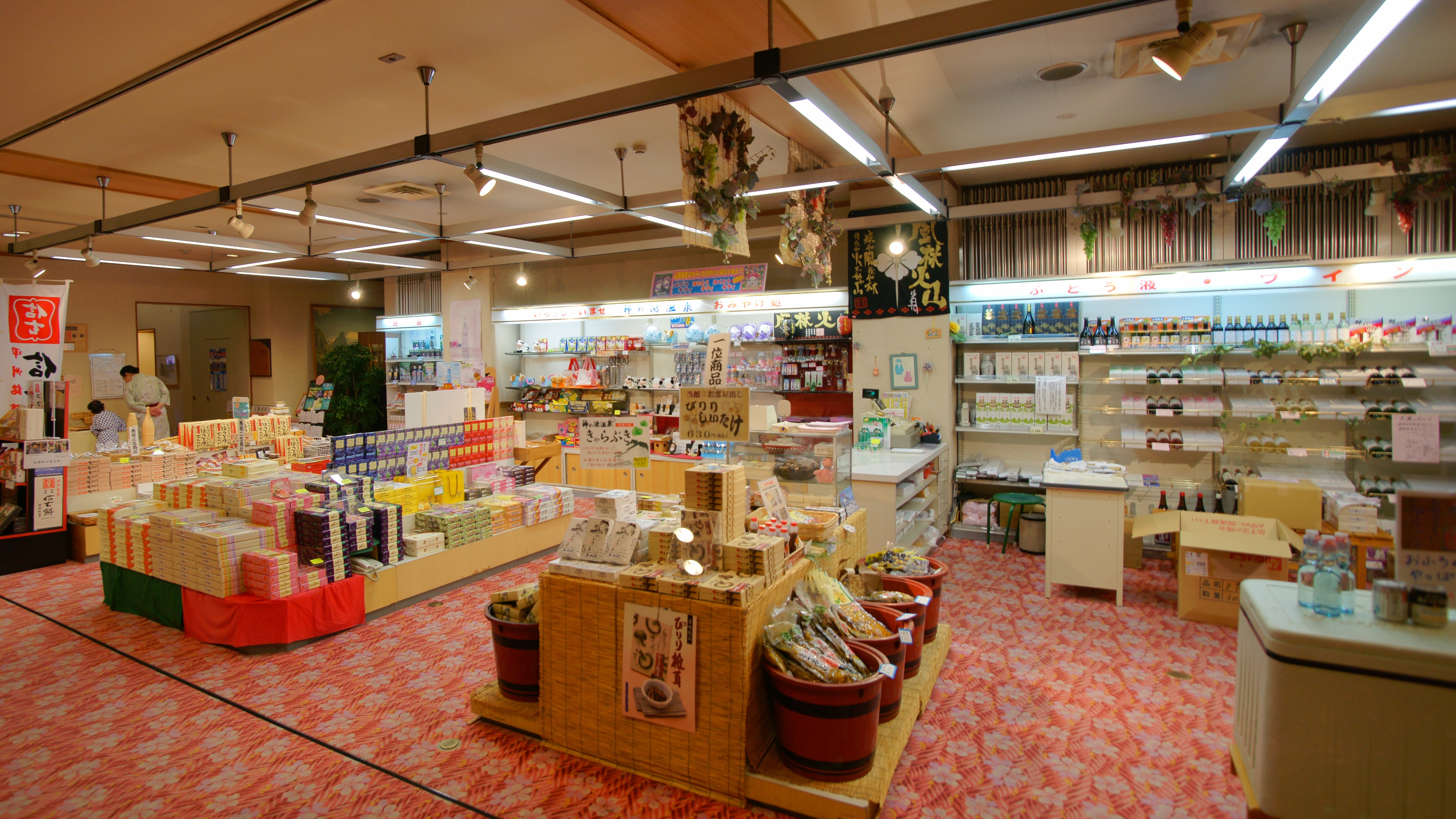 Yamanashi souvenirs are available at our shop! We have popular Shingen mochi, sweets, wine, local sake and so on.