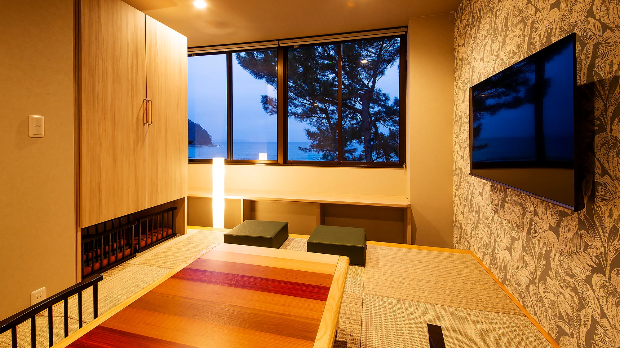 [Deluxe Japanese-Western room with semi-open-air bath] [Japanese-style room]