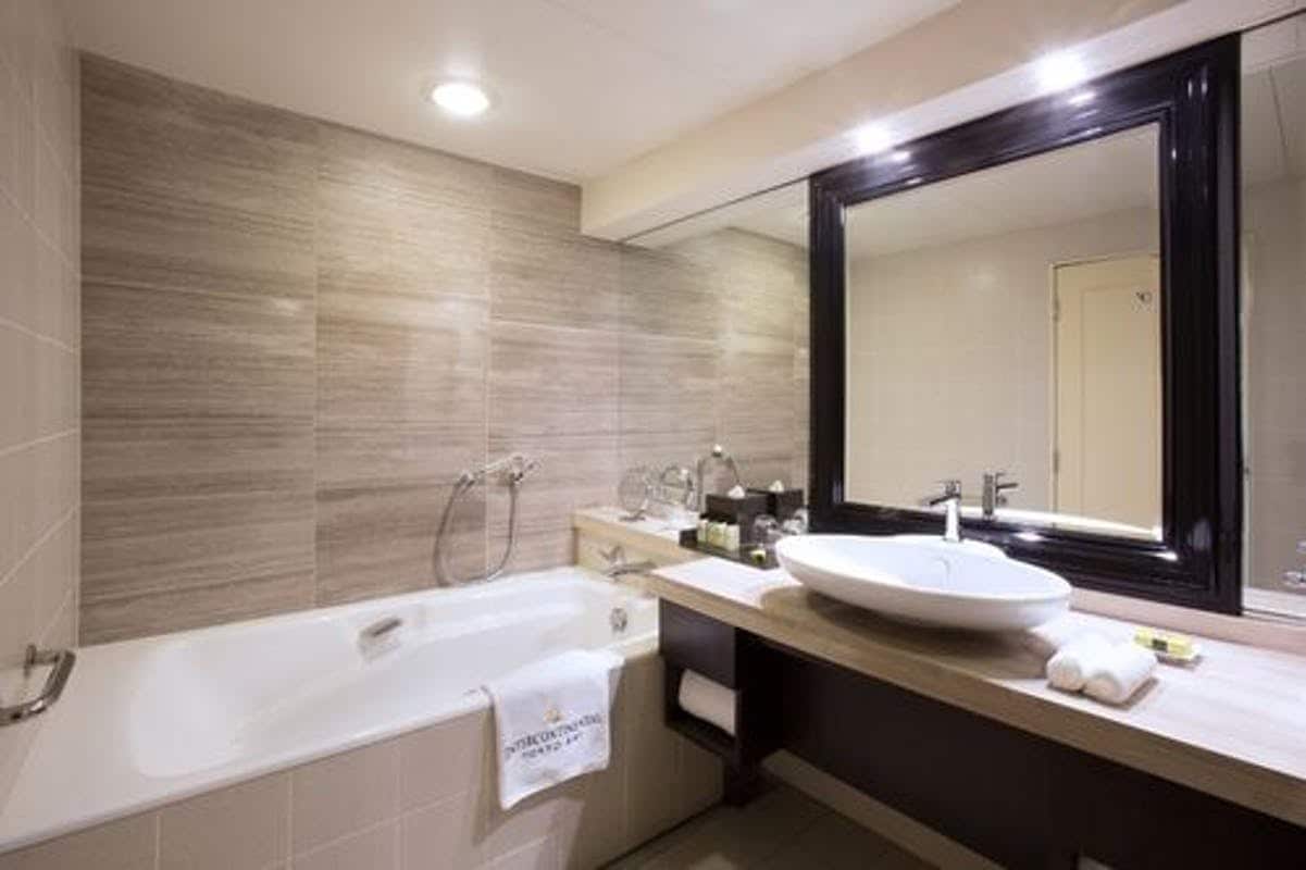 Club Floor Superior Bay View Twin (Non-Smoking) 2