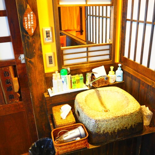 [Nanakamado] The washbasin of the guest room with a semi-open-air bath