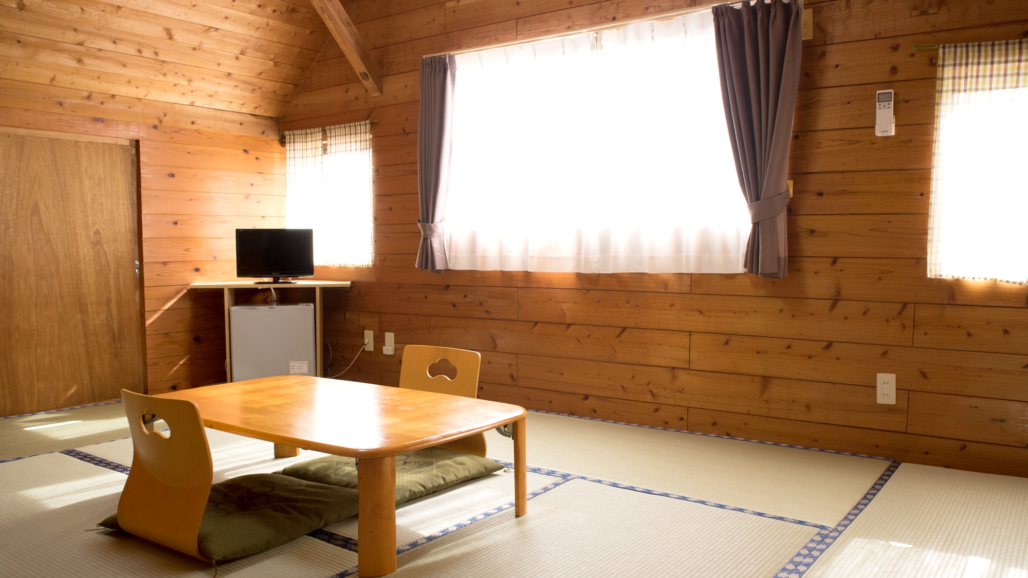 *[Example of guest room] Japanese-style room with 10 tatami mats (no bath or toilet)