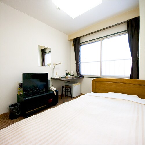 [Western-style single room] You can enjoy a relaxing time in a spacious room and a large bed.