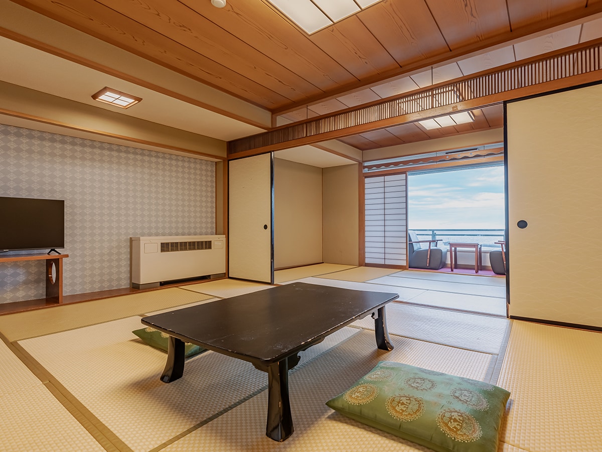 Two Japanese-style rooms on the top floor