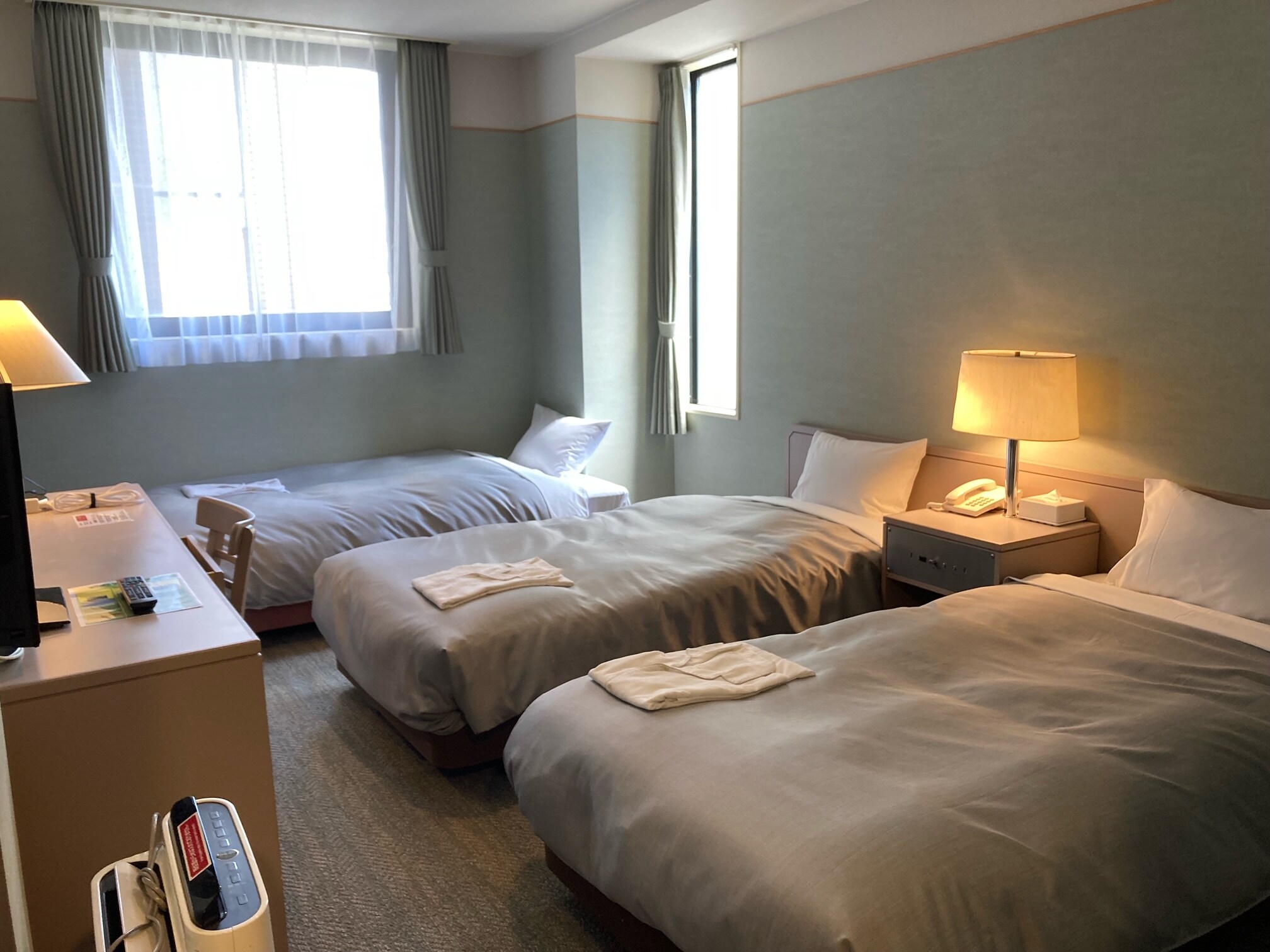Large Twin Room 05