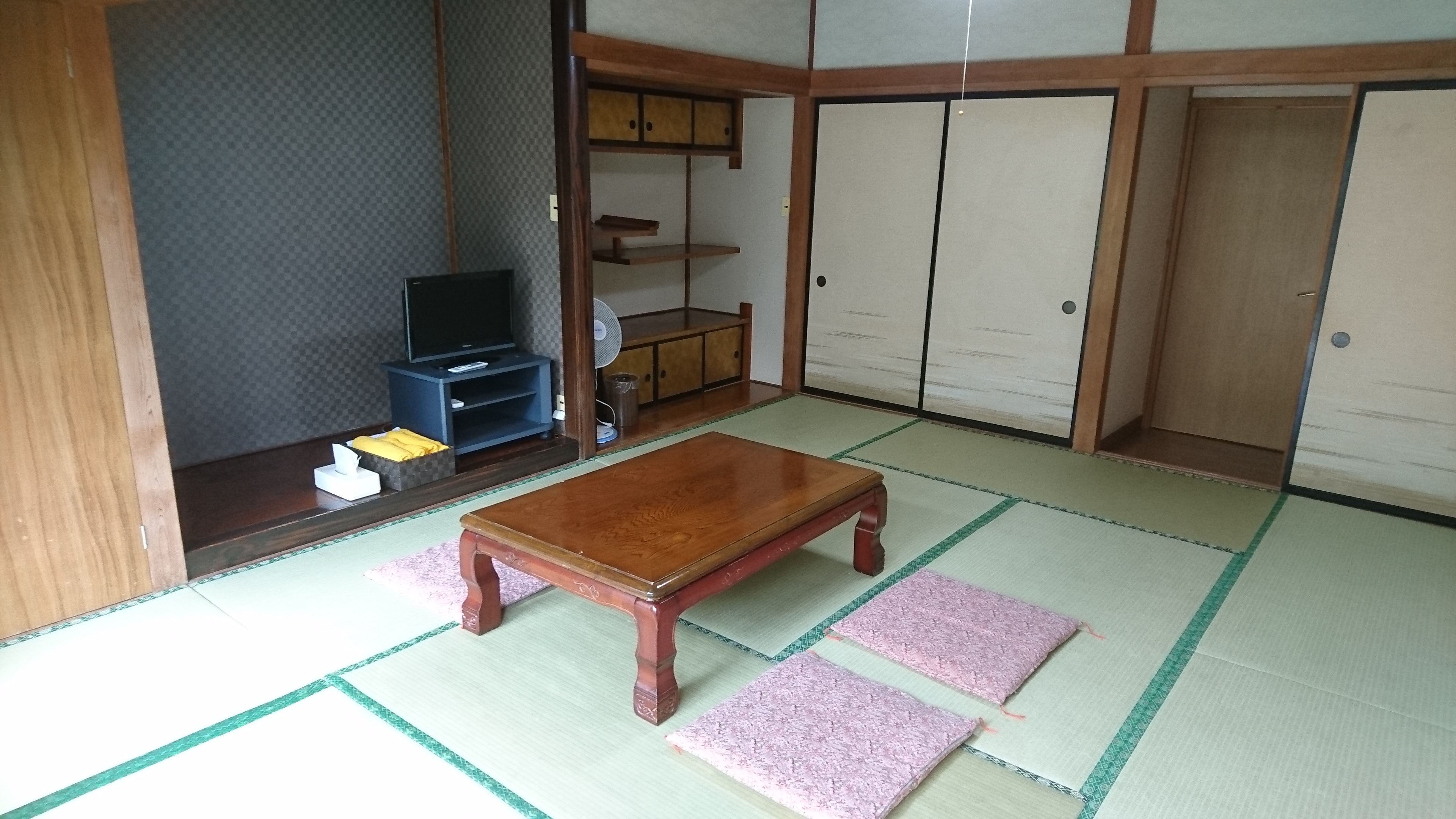 Japanese-style room 12 tatami mats
