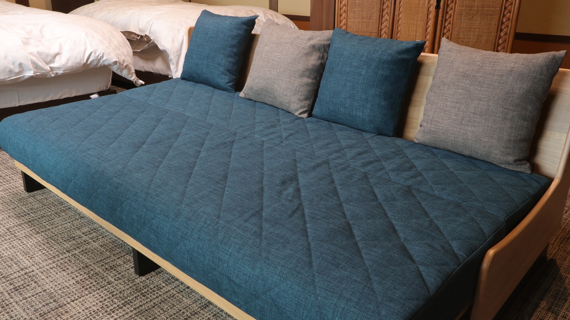[Guest room] Sofa bed