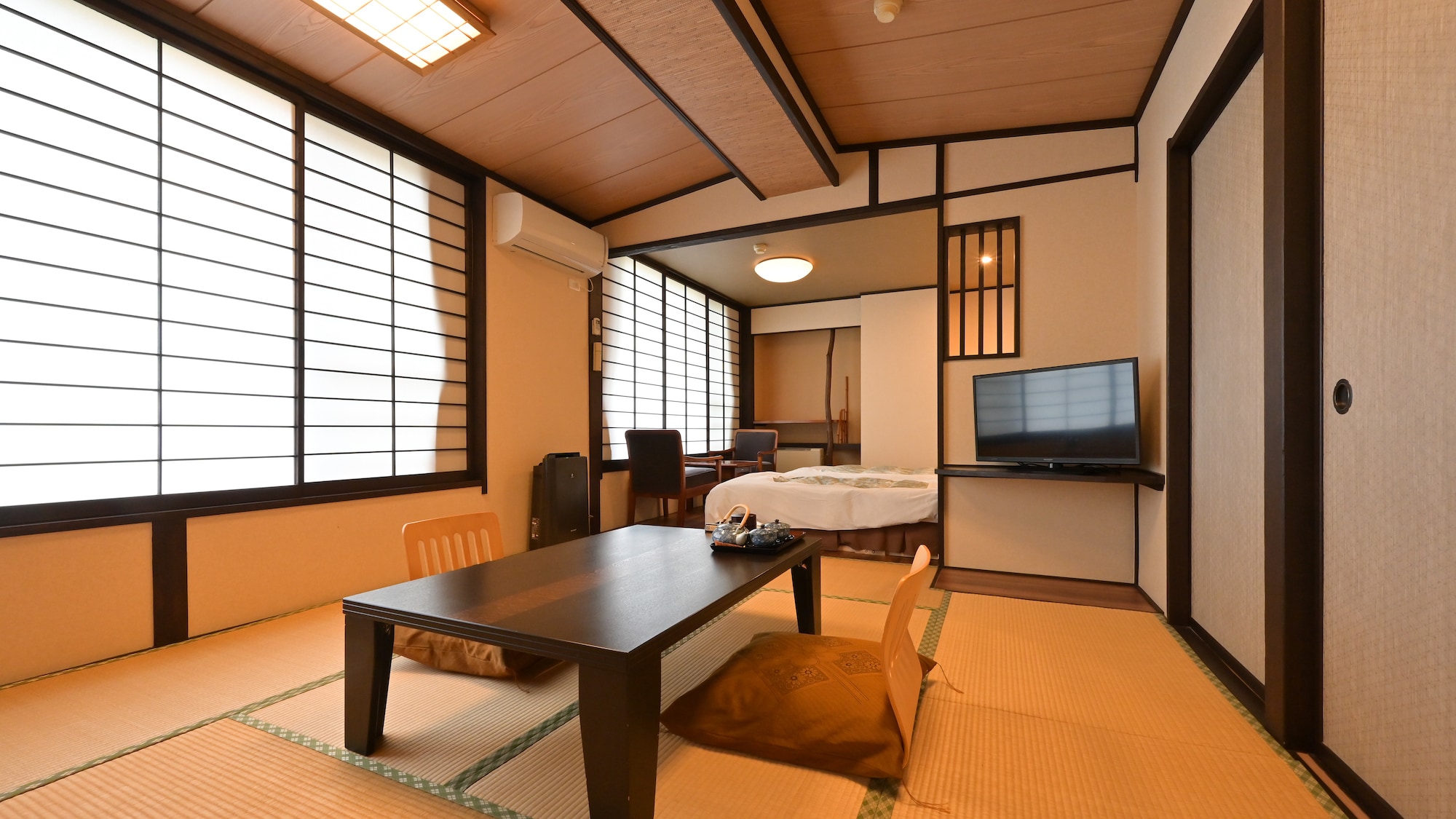 Rhododendron Japanese-style room + twin bed + private dining room