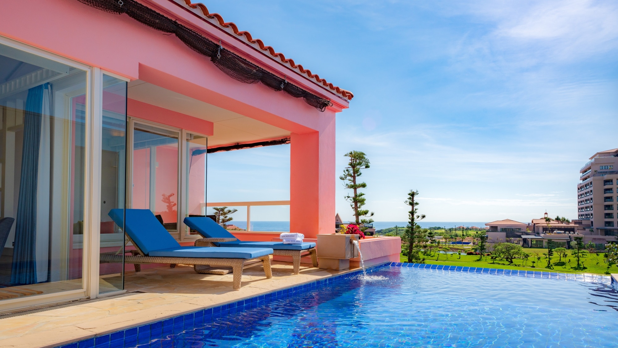 [Pool Villa Premier / Maisonette] A private pool spreads out on the terrace