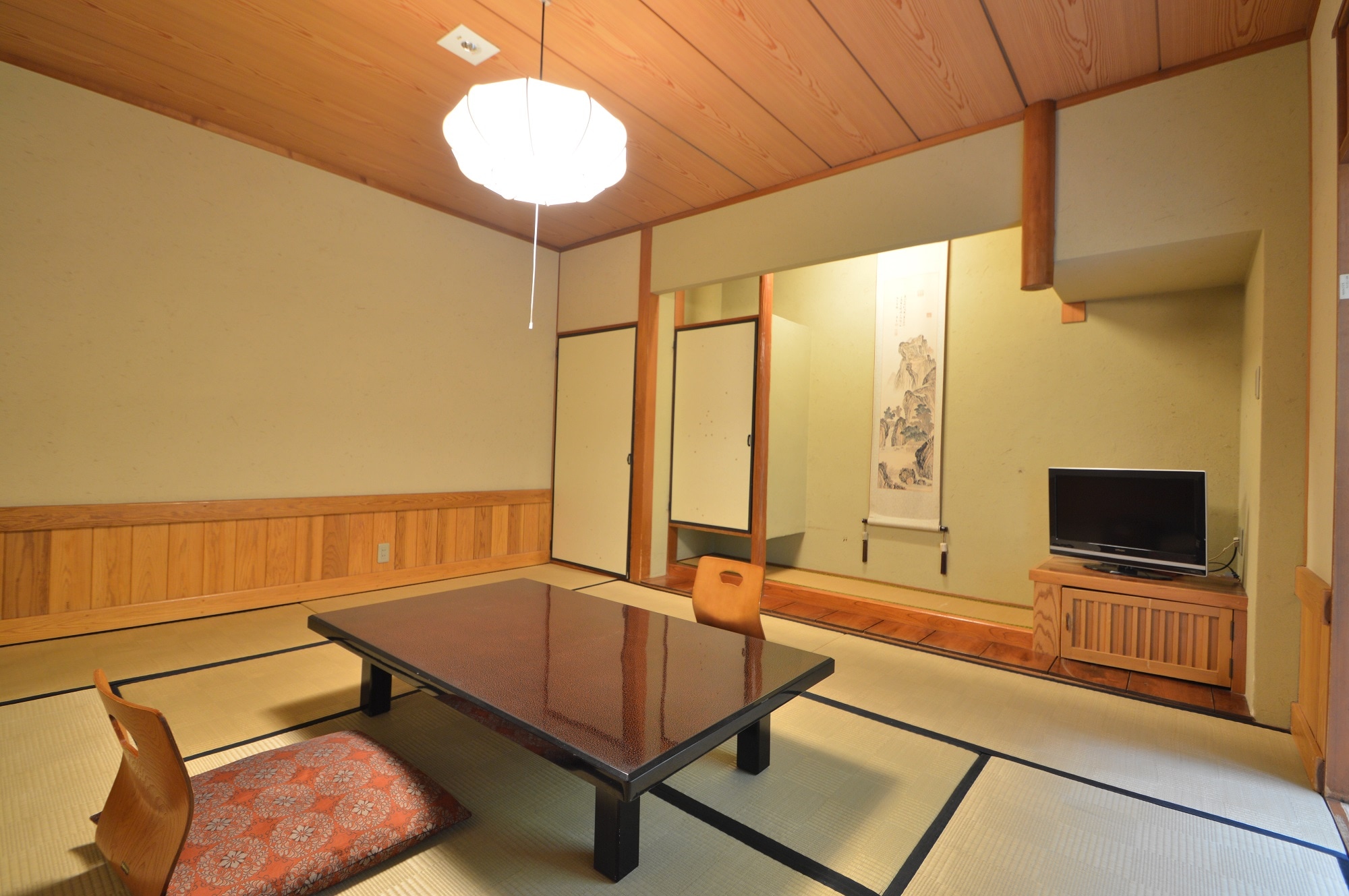 Main building, mountain side, 2nd floor, size selected