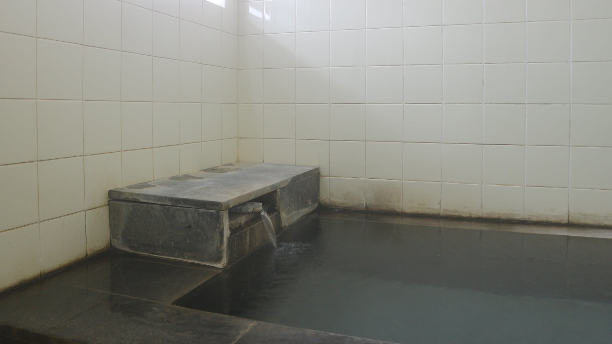 *Hot springs/It's a little hot and makes your skin smooth!