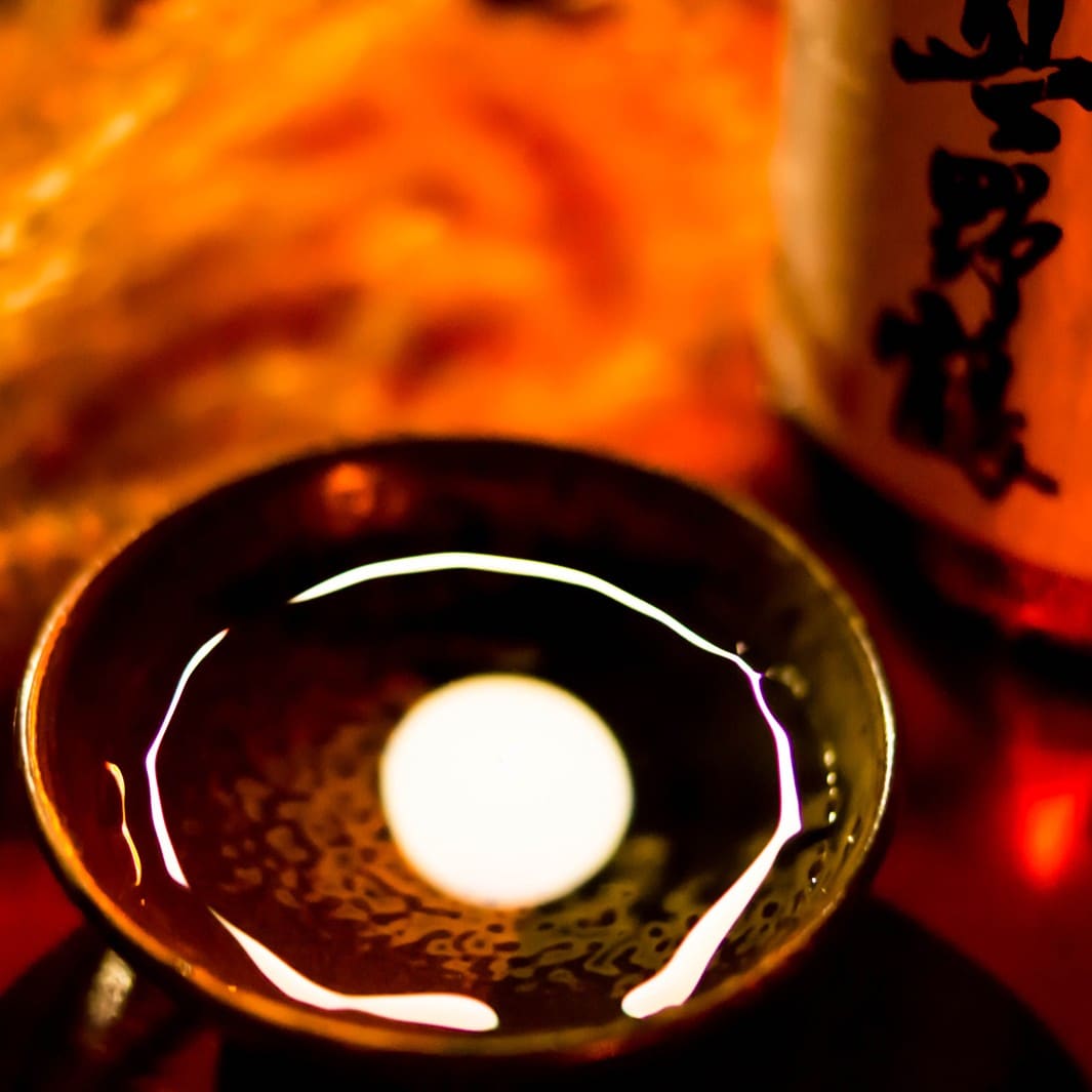 A set of three types of local sake from a long-established sake brewery that has been in business for over 300 years.