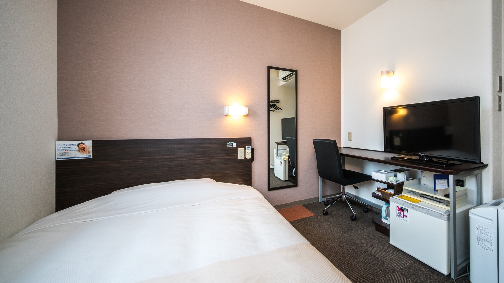 A 150cm wide bed and a mattress with just the right amount of firmness will ensure you a good night's sleep.