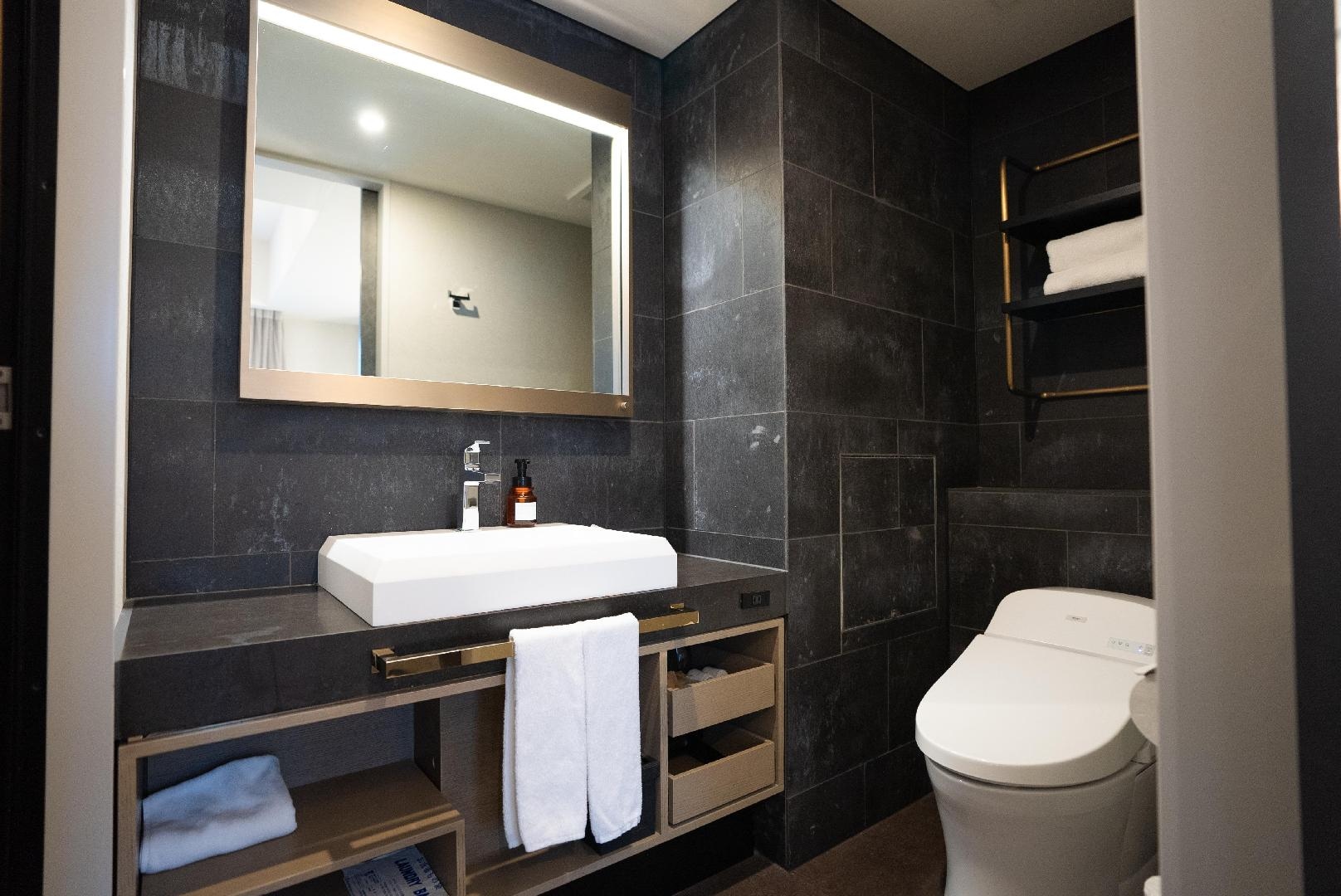 選擇附盥洗室和衛浴的雙人房