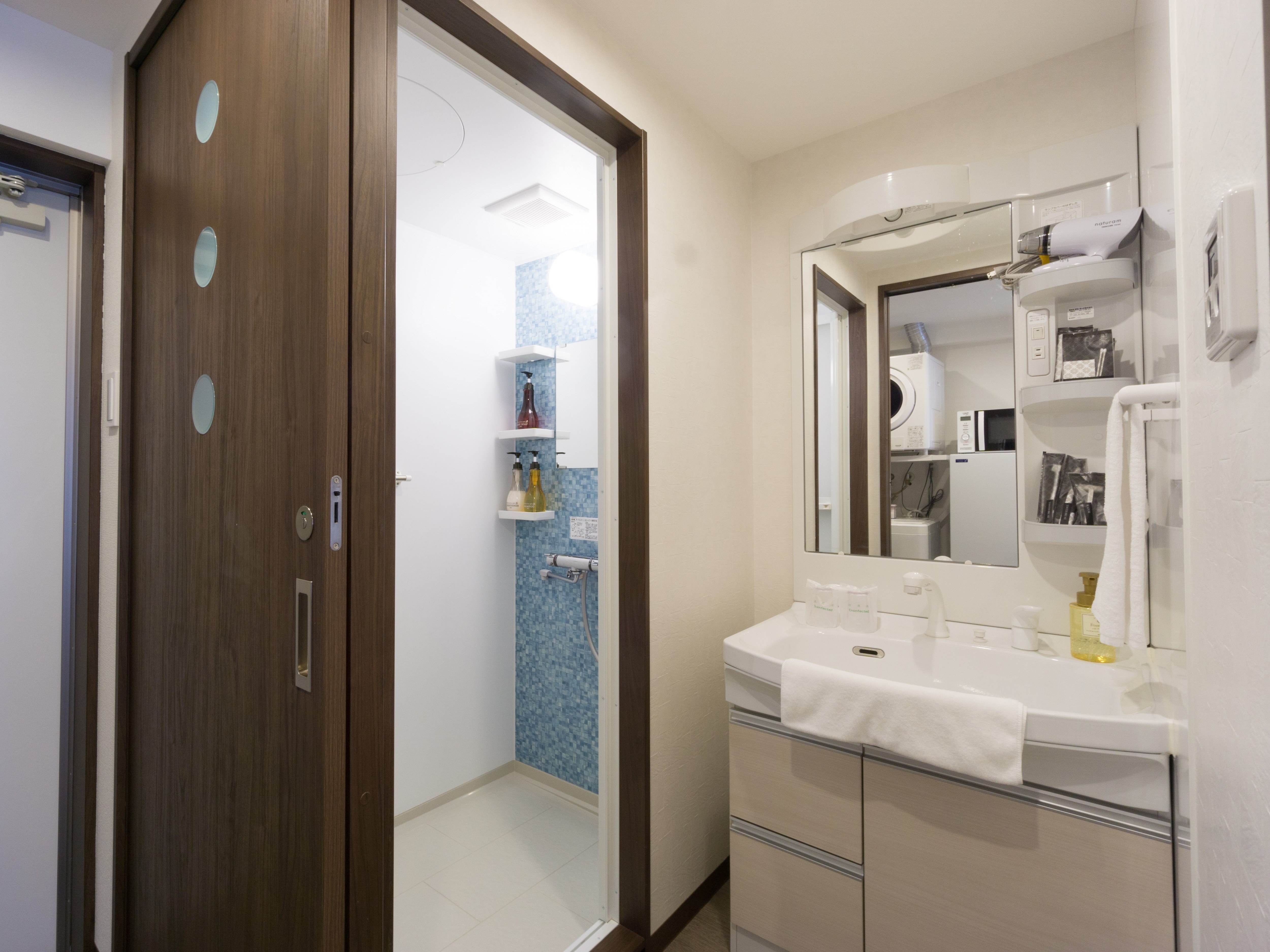 Shower room twin