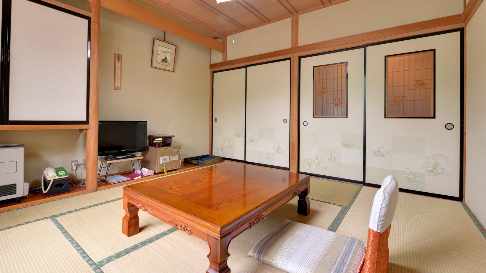 *Room (Japanese-style room, 7 tatami mats)