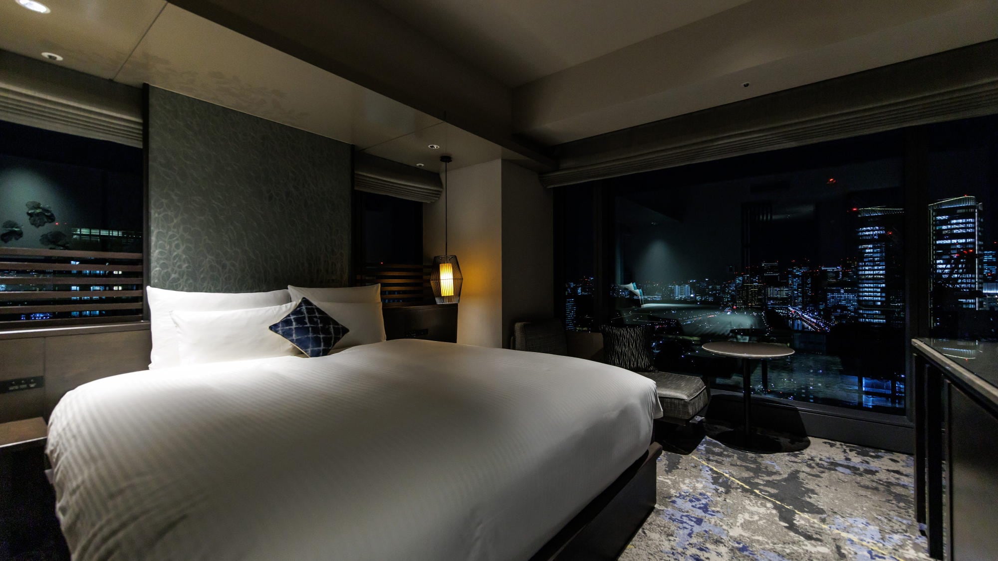 [Deluxe Corner King] Room View (Night View)