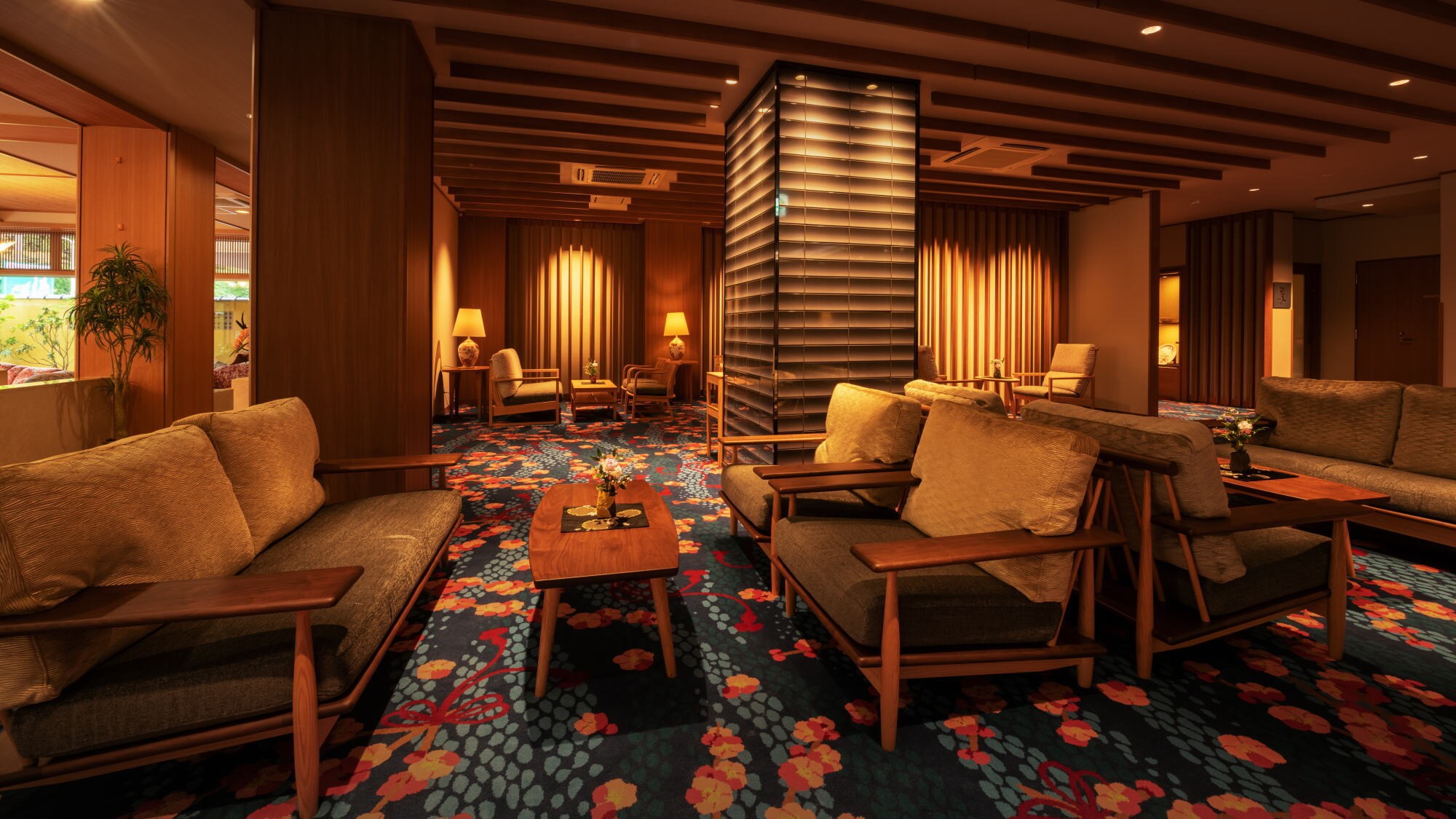 Lounge "Encounter Path"
