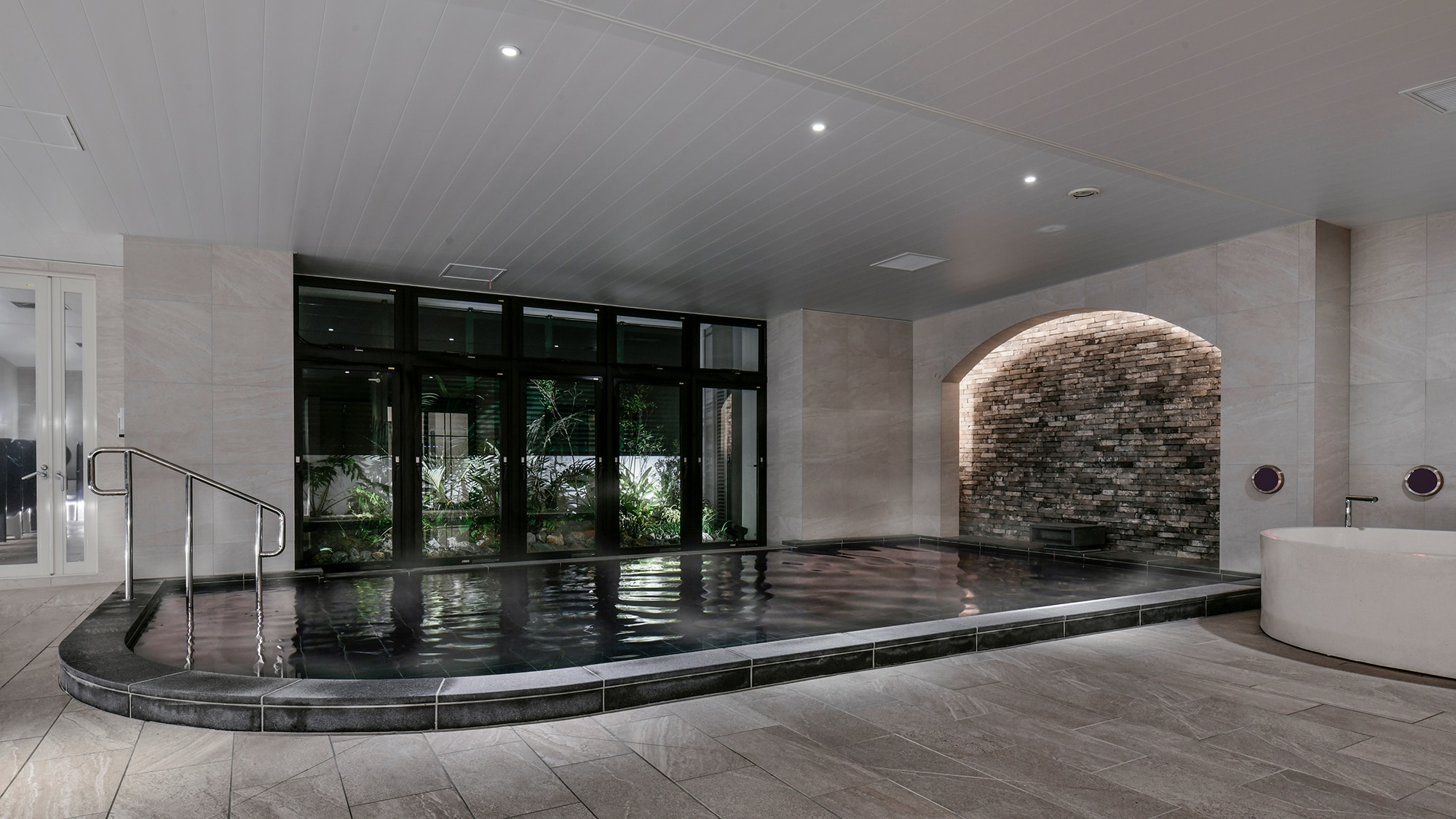 Chatan Onsen Natural hot spring public bath Natural hot spring water pumped from 1,400m below ground: simple hot spring