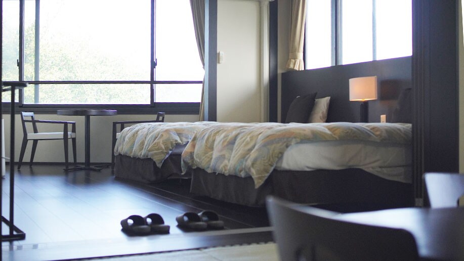 [Example of a Deluxe Family Room] (Mountain side) Enjoy your time here relaxing.