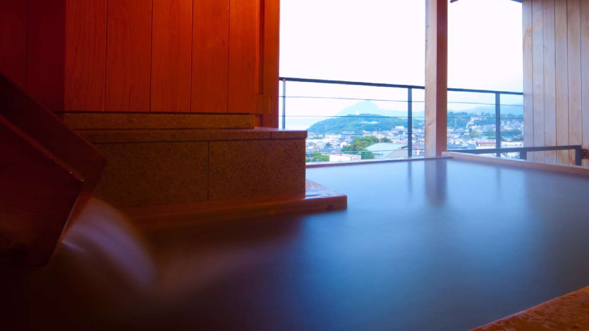 Kamar bergaya Jepang dengan pemandian terbuka / Pemandangan siang hari dari pemandian terbuka