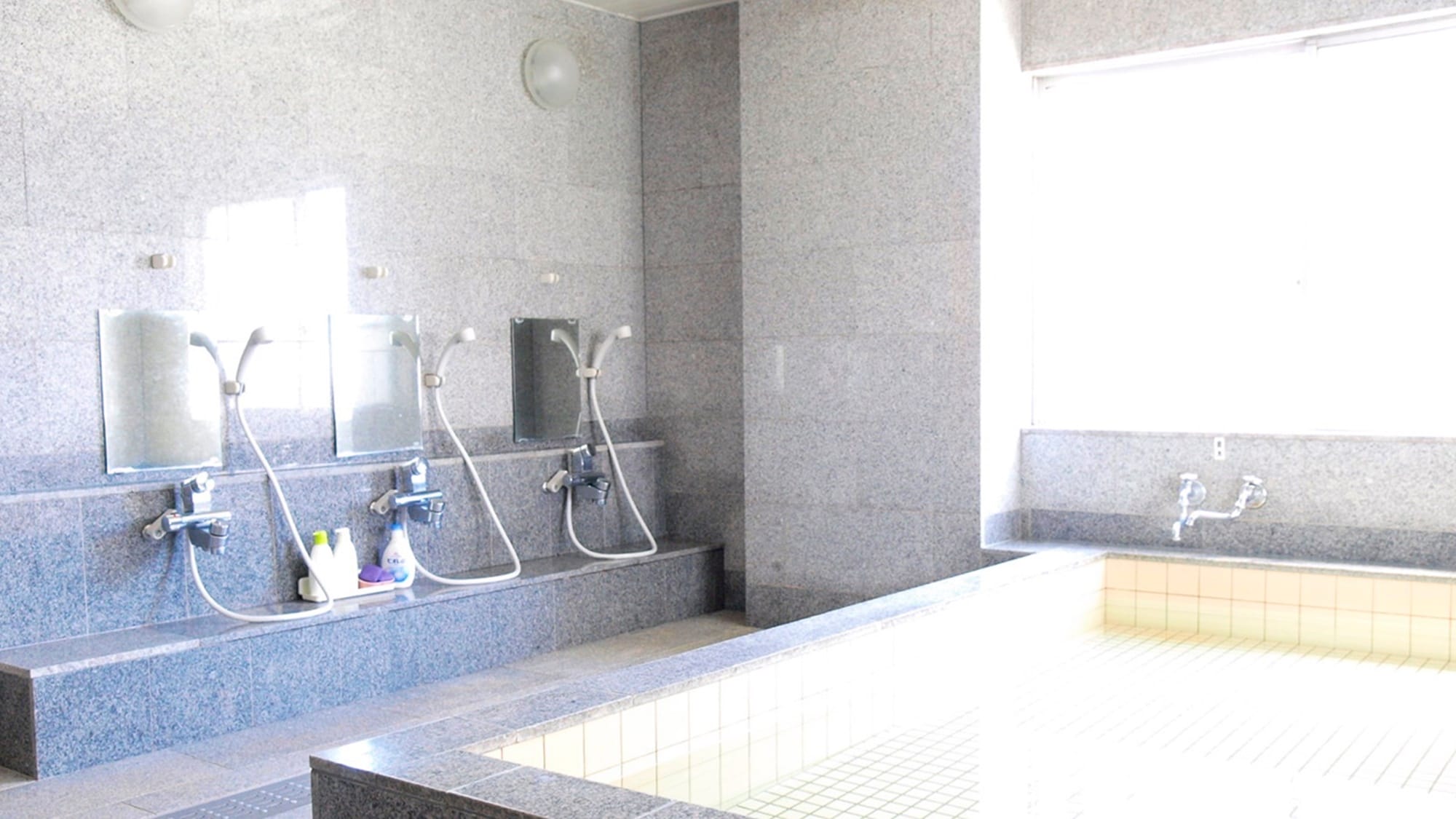 * [Large bath: Men's bath] The bathtub was renewed in 2016.