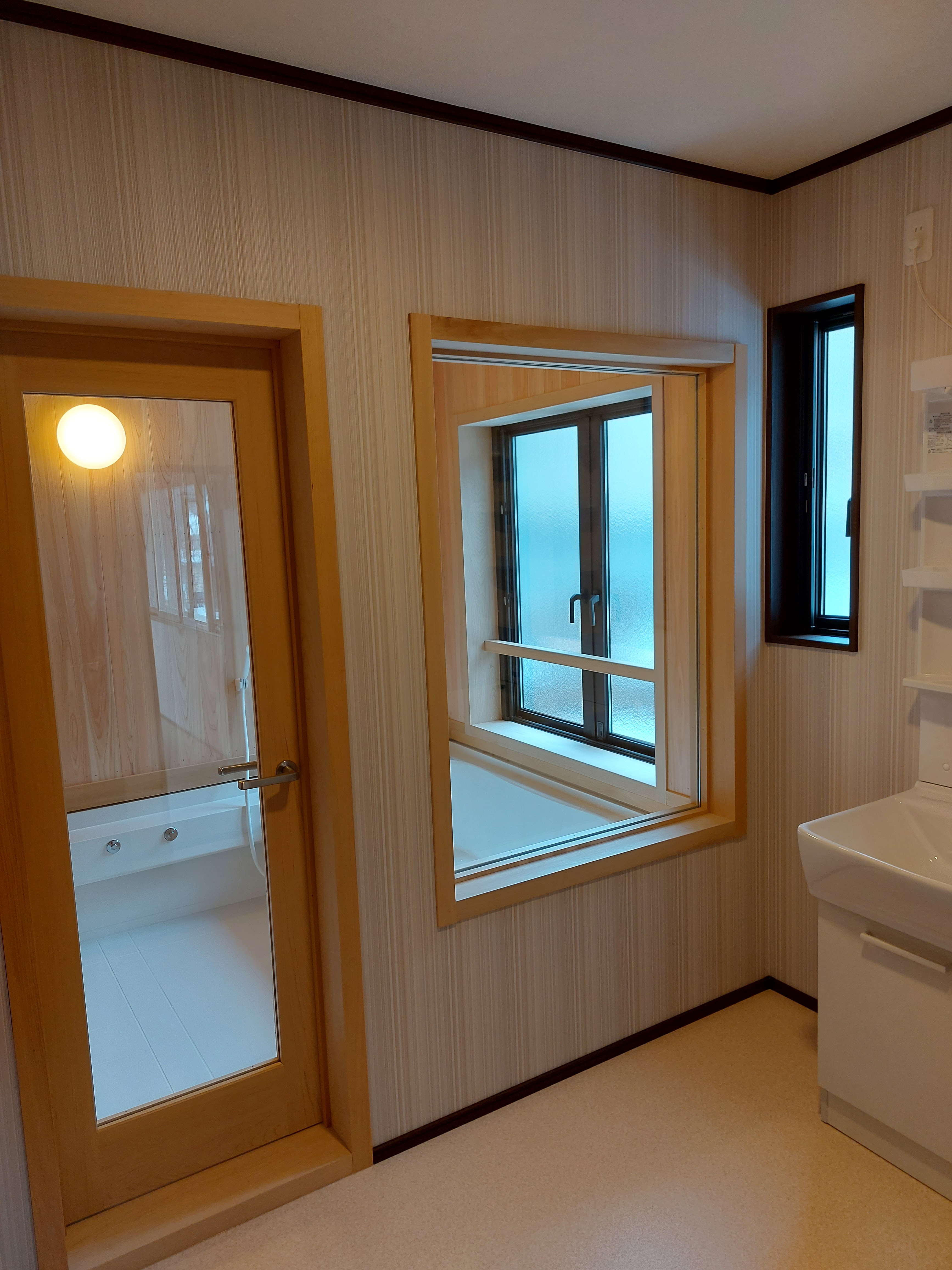 Semi-open-air bath