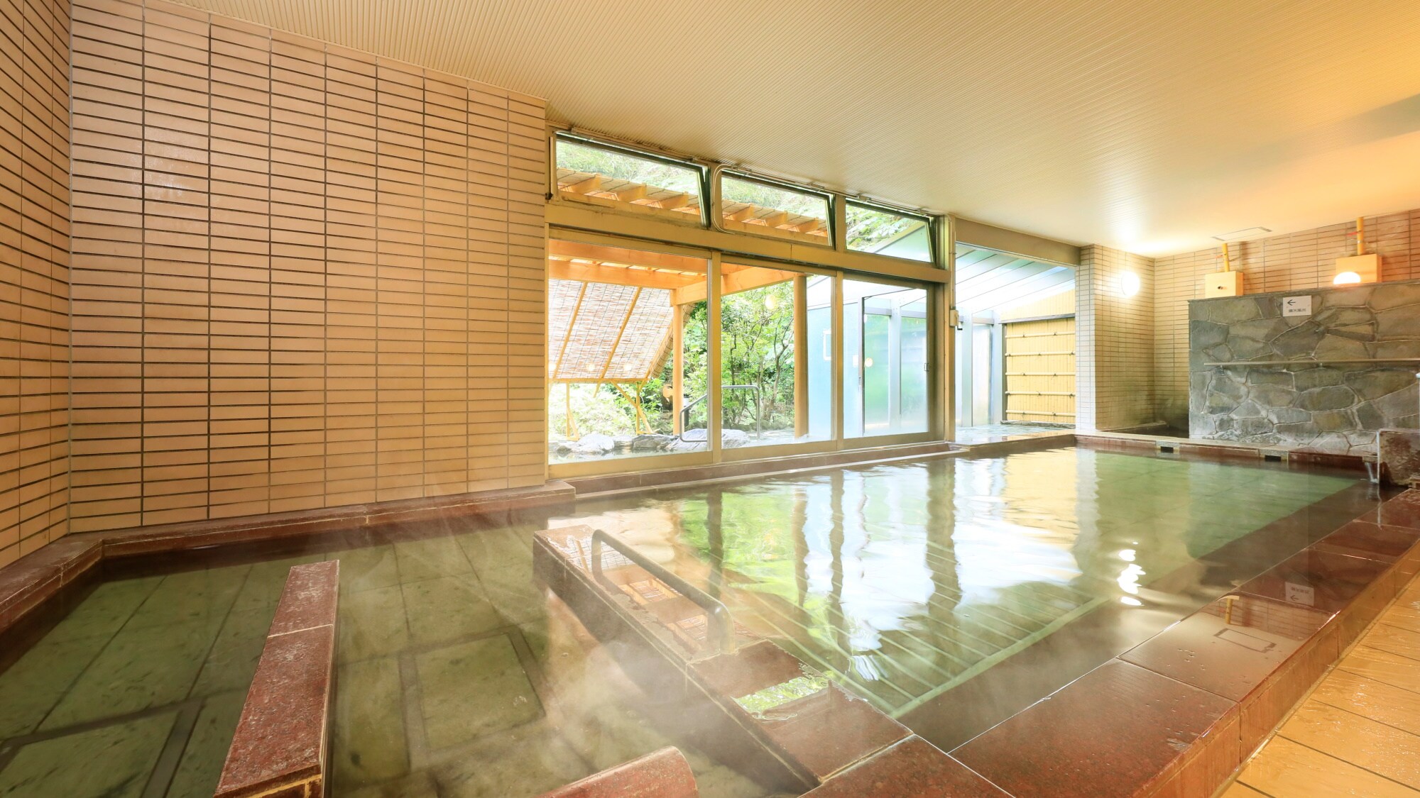 [Large communal bath] Experience a hot bath away from everyday life
