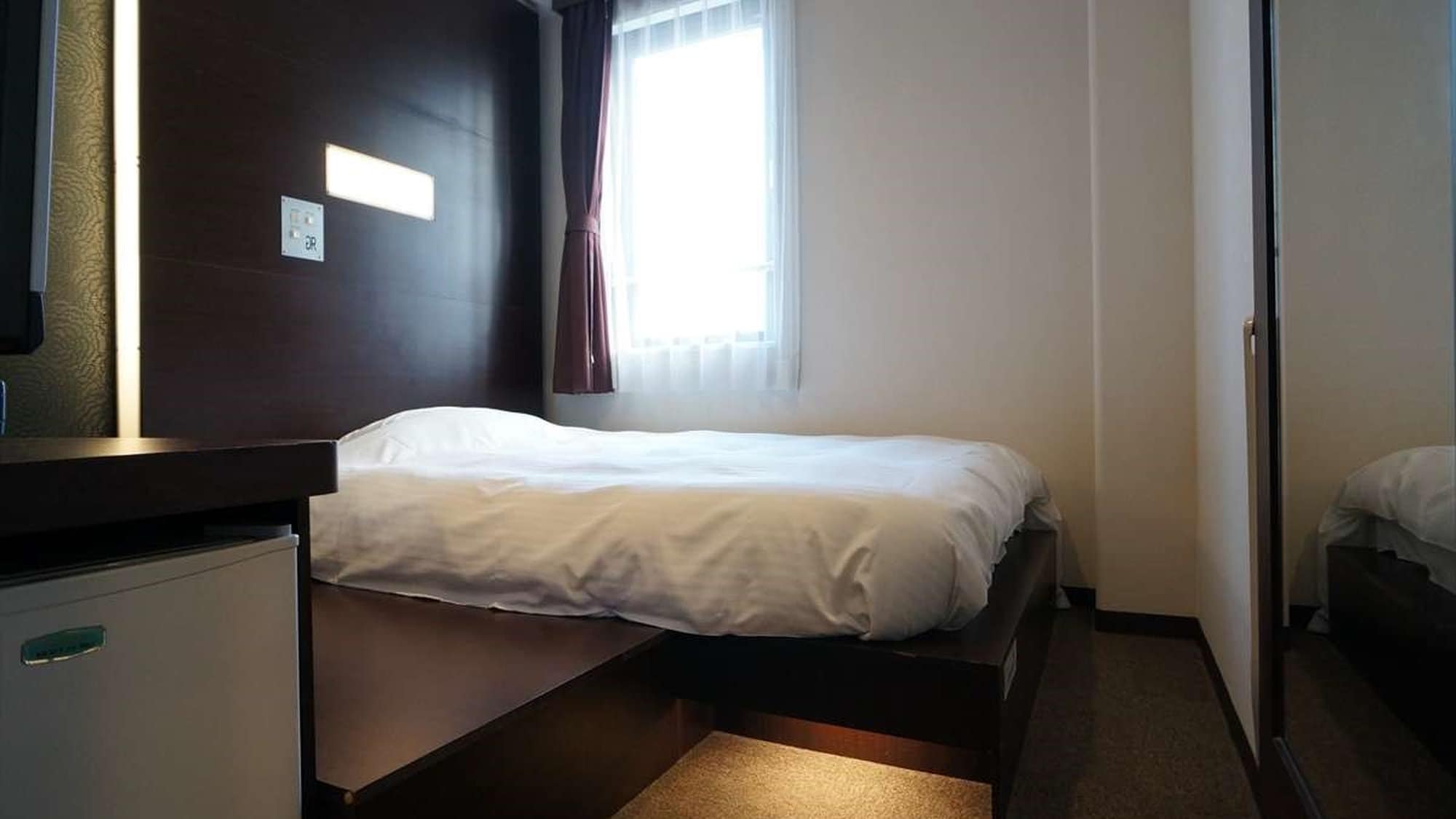 싱글 JM：더블 침대 1대 폭 140 cm