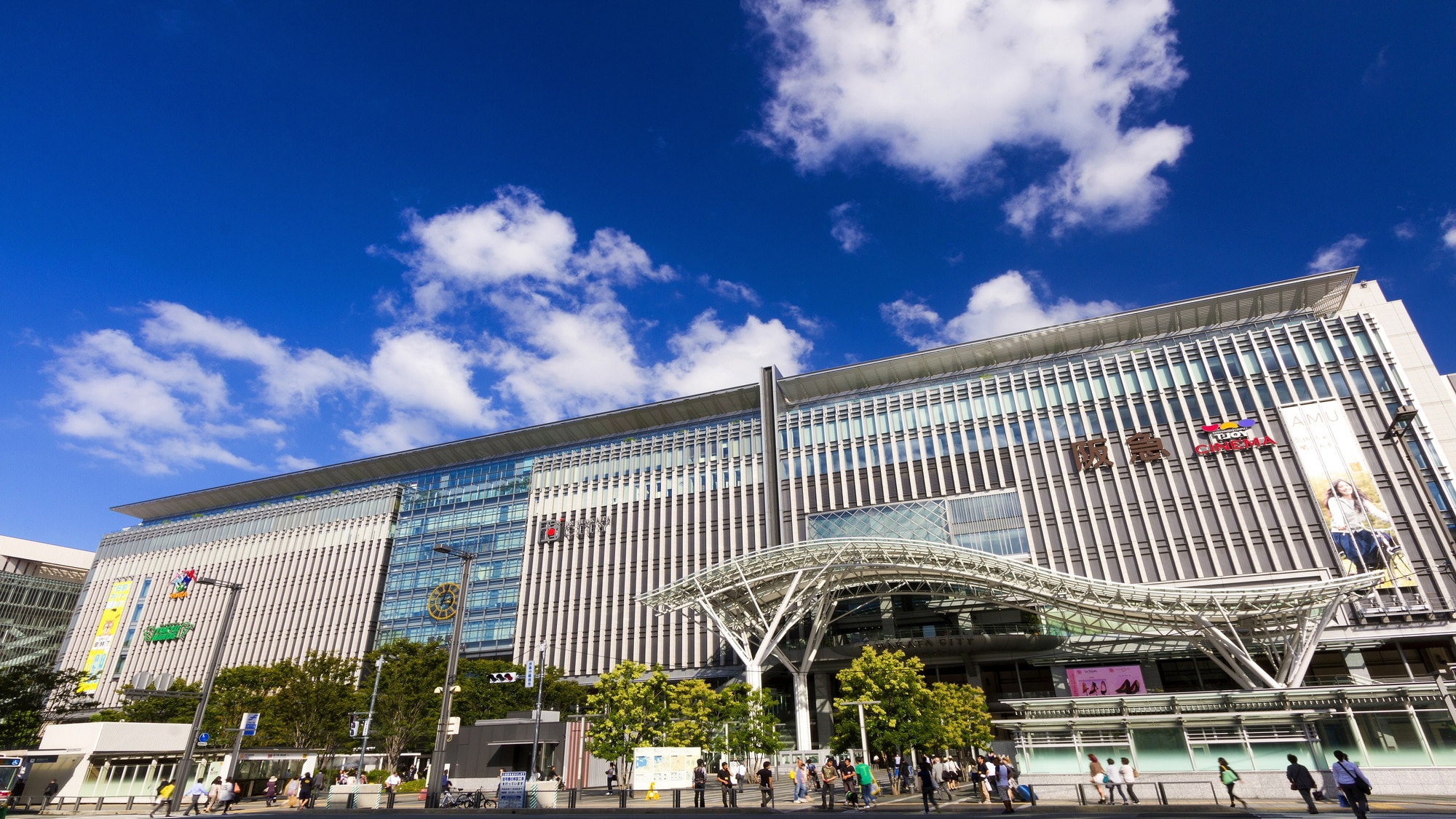 ประมาณ 5 นาทีจากป้ายรถเมล์ที่ใกล้ที่สุด "Okunodo" ที่สถานี Hakata และประมาณ 2 นาทีจากสถานีรถไฟใต้ดินที่ใกล้ที่สุด "Gion"