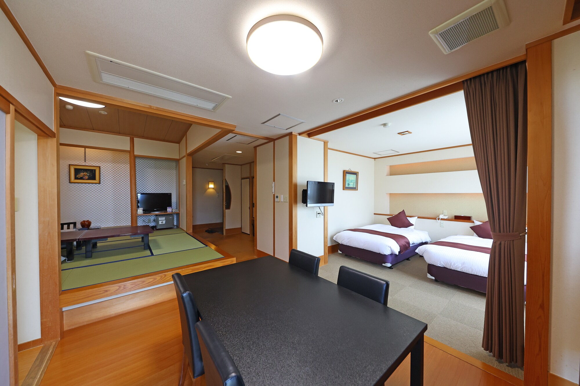 Barrier-free Japanese-Western style room with open-air hot spring bath (example)