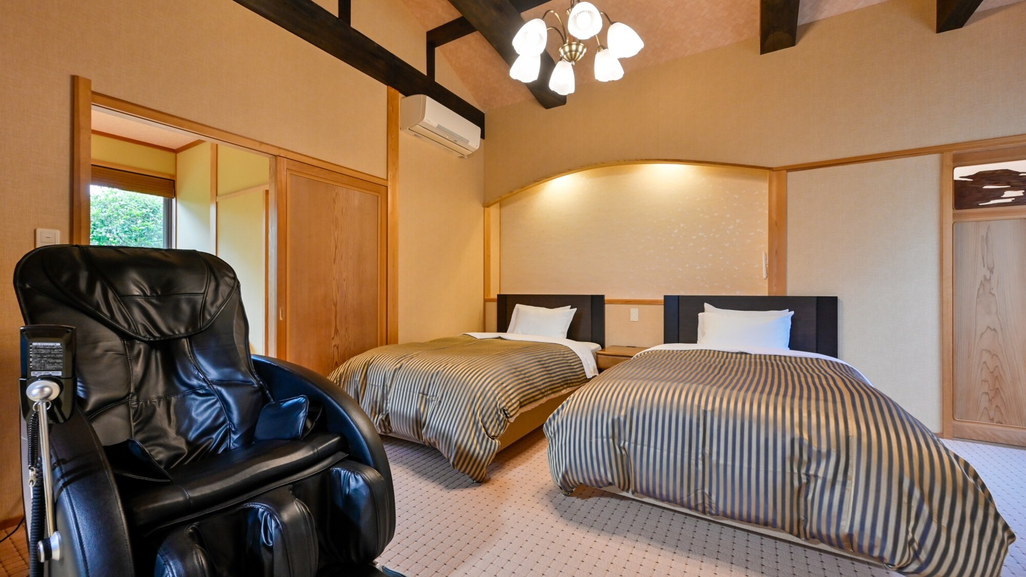 [Warakutei] Nagomi (special room, Japanese-Western room) - Simmons beds are used in the Western-style rooms