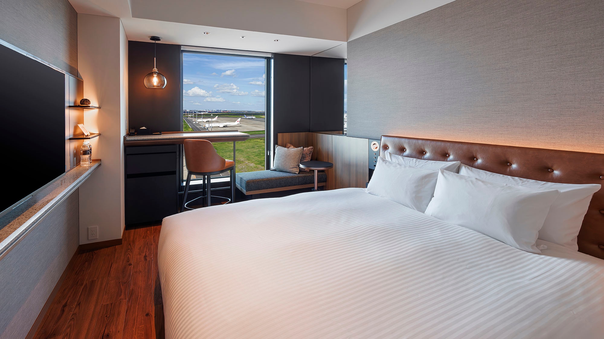 Standard Double Room Airport Side 19m2