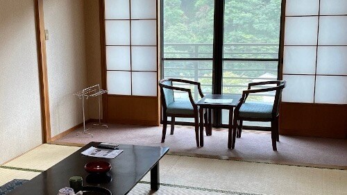 Main building ■Japanese-style room 10 tatami mats (non-smoking)■