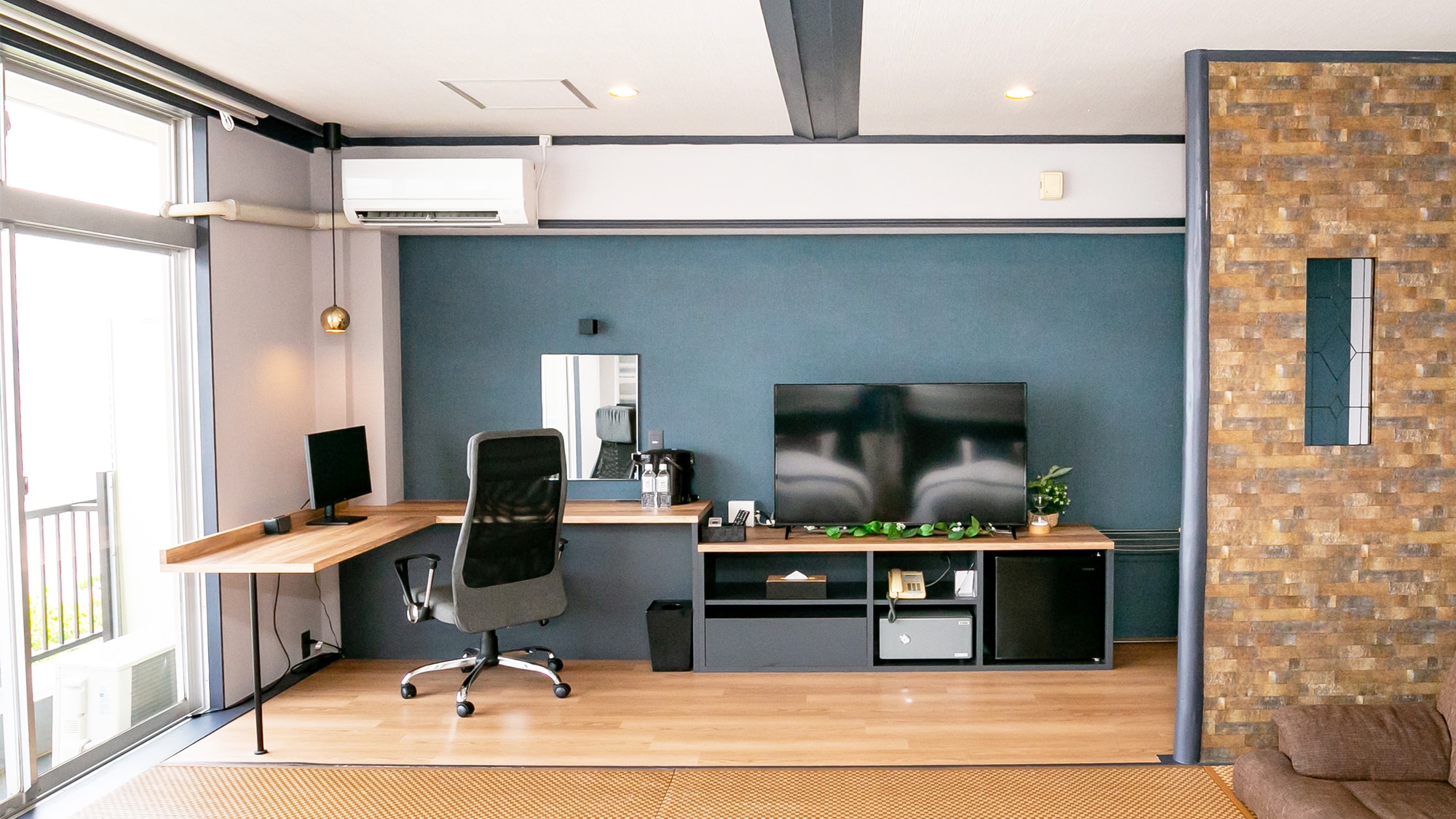 "Semi-double twin" workation room