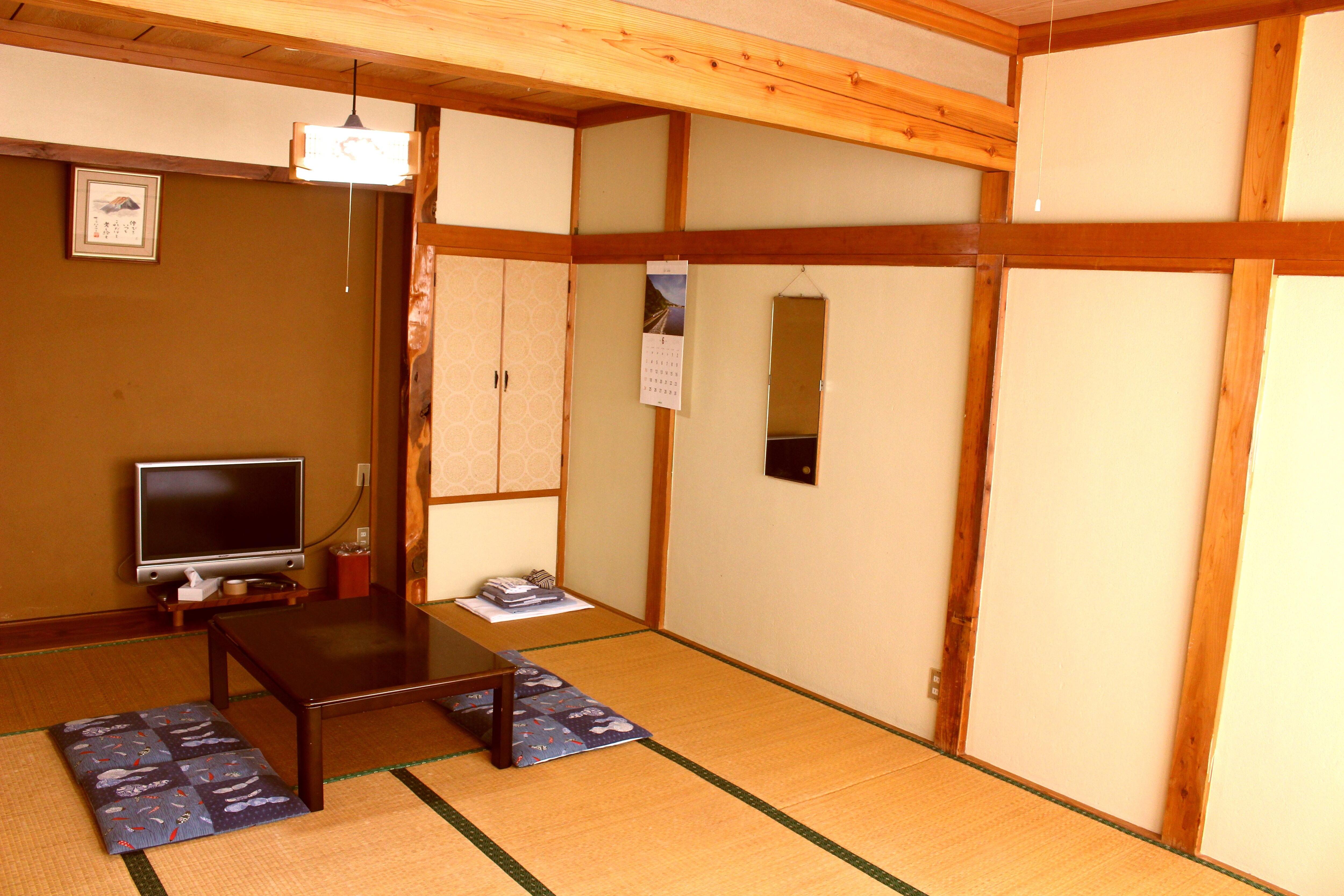 [Experience the harsh mountain nature] You can see the mountains ♪ Japanese-style room (12 tatami mats)
