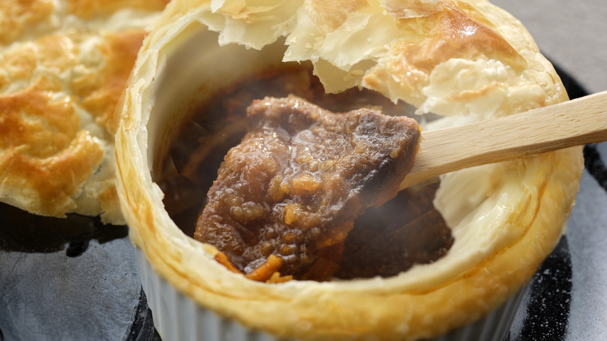 [Menu Kaiseki Spesial] Musim Gugur (September-November 2026) Hidangan ala Barat: Sup daging sapi Hitachi dalam kulit pastry